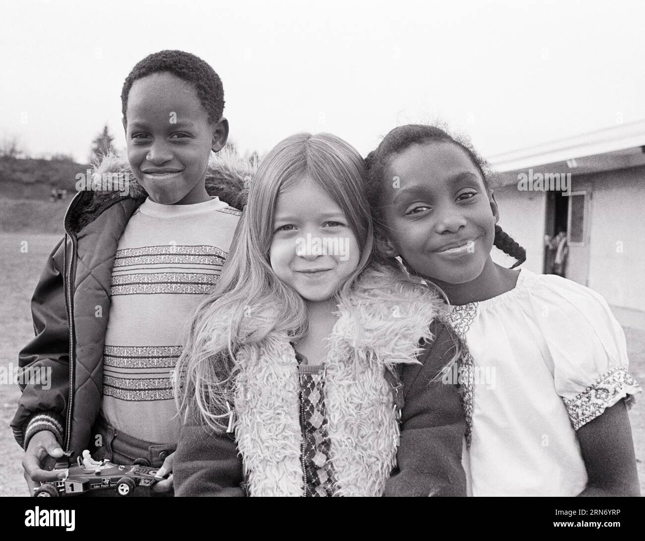1970s CLASSMATES AFRICAN-AMERICAN BOY AND GIRL WITH A CAUCASIAN GIRL POSED TOGETHER SMILING LOOKING AT CAMERA - j14361 HAR001 HARS ELEMENTARY STYLE DIVERSE FRIEND DIFFERENT PLEASED JOY LIFESTYLE FEMALES WINNING COPY SPACE FRIENDSHIP HALF-LENGTH MALES CONFIDENCE B&W EYE CONTACT SCHOOLS GRADE HAPPINESS CHEERFUL AFRICAN-AMERICANS AFRICAN-AMERICAN AND BLACK ETHNICITY PRIDE PRIMARY SMILES CONNECTION FRIENDLY JOYFUL VARIOUS PLEASANT VARIED AGREEABLE CHARMING GRADE SCHOOL GROWTH JUVENILES LOVABLE PLEASING POSED PRE-TEEN GIRL TOGETHERNESS ADORABLE APPEALING BLACK AND WHITE CAUCASIAN ETHNICITY Stock Photo