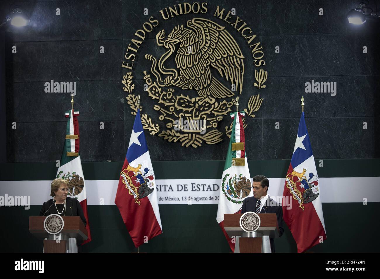 (150813) -- MEXICO CITY, Aug. 13, 2015 -- Mexican President Enrique Pena Nieto (R) and his Chilean counterpart Michelle Bachelet take part in a joint press conference at Los Pinos Official Residence, in Mexico City, capital of Mexico, on Aug. 13, 2015. Michelle Bachelet started on Thursday a two-day State visit to Mexico. Alejandro Ayala) (fnc) MEXICO-MEXICO CITY-CHILE-PRESIDENT-VISIT e AlejandroxAyala PUBLICATIONxNOTxINxCHN   150813 Mexico City Aug 13 2015 MEXICAN President Enrique Pena Nieto r and His Chilean Part Michelle Bachelet Take Part in a Joint Press Conference AT Los Pinos Official Stock Photo