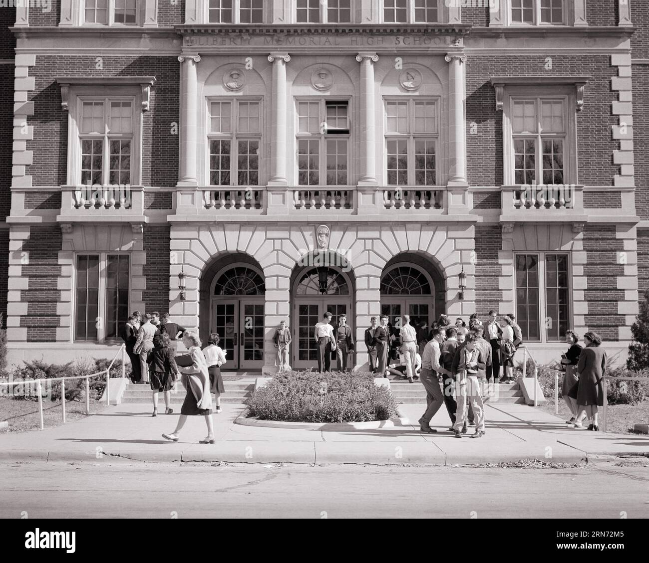 1940s 1950s LIBERTY MEMORIAL HIGH SCHOOL TOPEKA KANSAS USA s5853