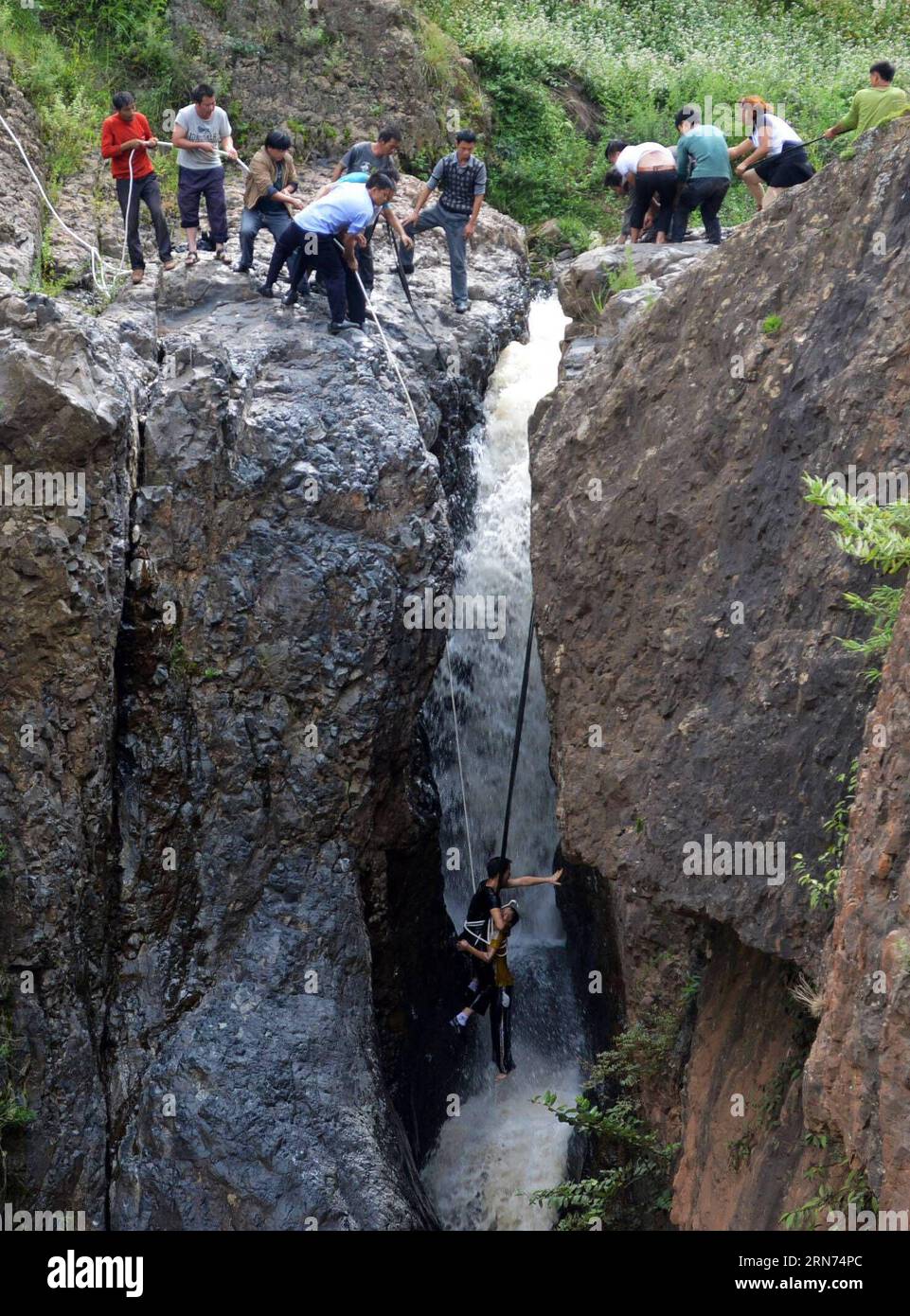 WEINING, Aug. 16, 2015 -- People rescue a boy at Diaoshui Village of Mazha Town in Weining County, southwest China s Guizhou Province, Aug. 16, 2015. The boy was washed down the waterfall and hung between the cliffs on Sunday. ) (yl) CHINA-GUIZHOU-WEINING-CHILD-CLIFF RESCUE(CN) YangxWenbin PUBLICATIONxNOTxINxCHN   Weining Aug 16 2015 Celebrities Rescue a Boy AT  Village of Mazha Town in Weining County Southwest China S Guizhou Province Aug 16 2015 The Boy what washed Down The Waterfall and Hung between The Cliffs ON Sunday YL China Guizhou Weining Child Cliff Rescue CN YangxWenbin PUBLICATIONx Stock Photo
