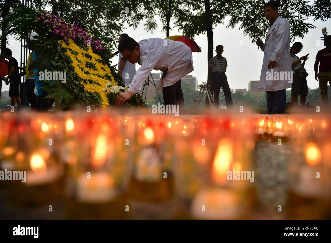 (150818) -- TIANJIN, Aug. 18, 2015 -- A mourning ceremony is held for the victims of the massive warehouse explosions at Taida Hospital near the explosion site in Tianjin, north China, Aug. 18, 2015. The death toll from last week s massive blasts in Tianjin rose to 114.) (wyo) CHINA-TIANJIN-EXPLOSION-MOURNING (CN) YouxSixing PUBLICATIONxNOTxINxCHN   150818 Tianjin Aug 18 2015 a Mourning Ceremony IS Hero for The Victims of The Massive Warehouse Explosions AT Taida Hospital Near The Explosion Site in Tianjin North China Aug 18 2015 The Death toll from Load Week S Massive BLAST in Tianjin Rose to Stock Photo