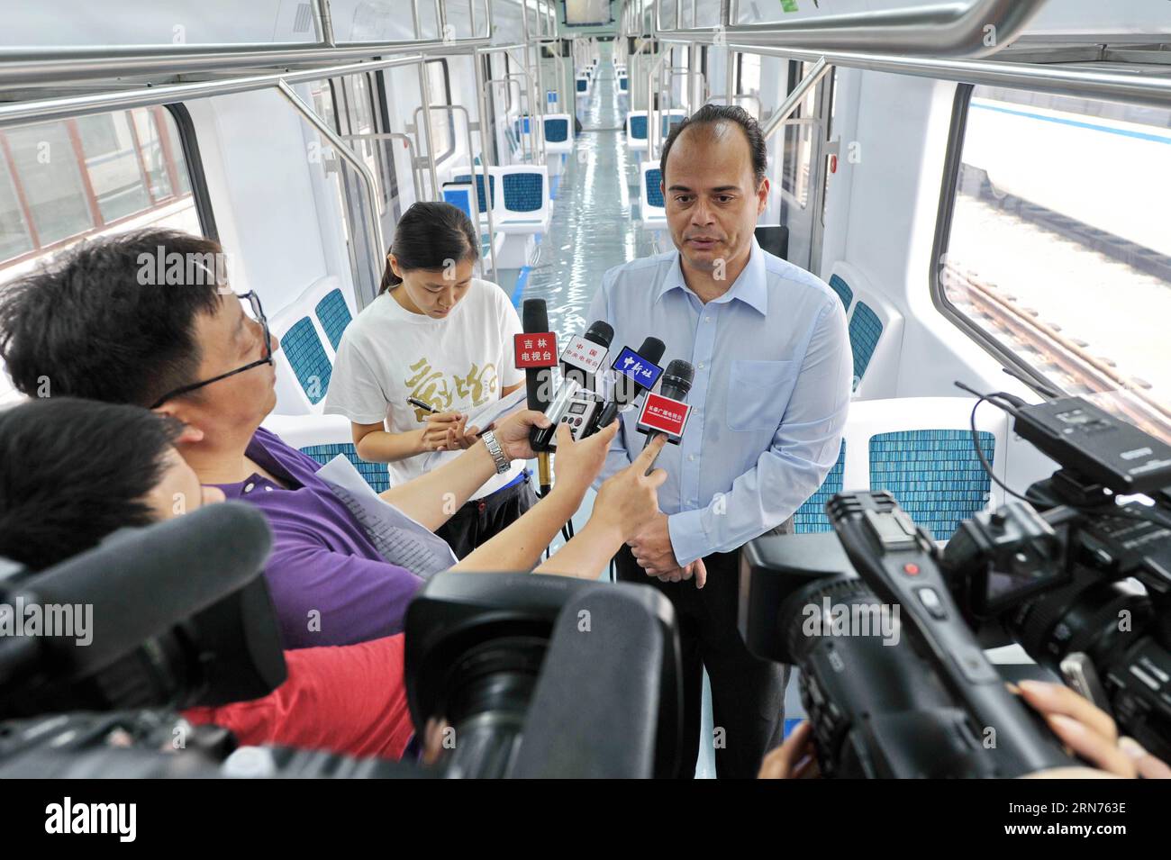 (150819) -- CHANGCHUN, Aug. 19, 2015 -- Roberto Marques da Costa Neto (R), president of a Brazilian transportation company, receives an interview when visiting the electric train produced by Changchun Railway Vehicles Company for Brazil in Changchun, northeast China s Jilin Province, Aug. 19, 2015. The 100 trains made in China would come into service for the coming Rio 2016 Olympic Games. ) (zkr) CHINA-CHANGCHUN-TRAIN-BRAZIL-COMPLETION(CN) ZhangxNan PUBLICATIONxNOTxINxCHN   150819 Changchun Aug 19 2015 Roberto Marques there Costa Neto r President of a Brazilian Transportation Company receives Stock Photo