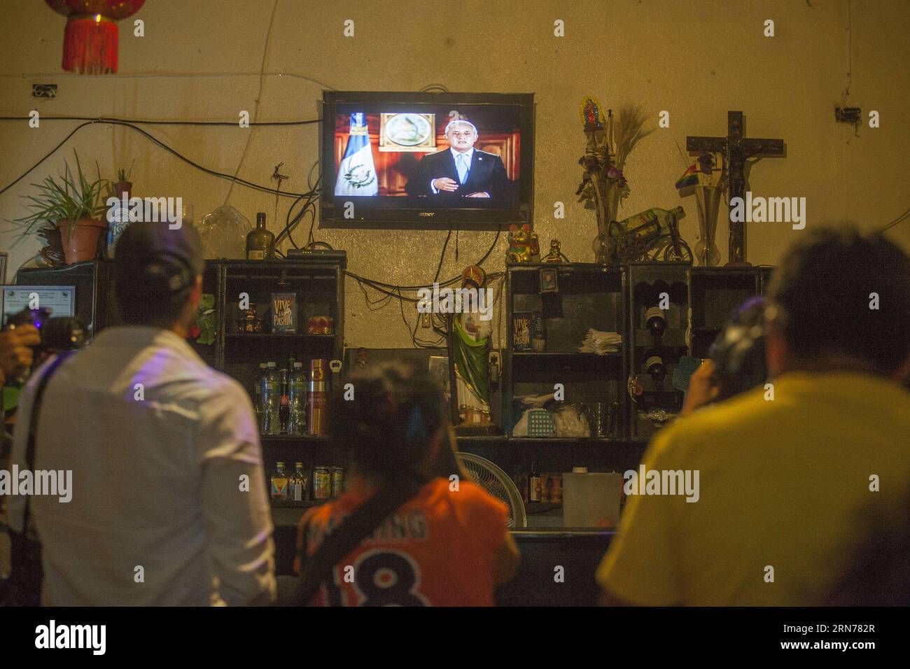 (150824) -- GUATEMALA CITY, Aug. 23, 2015 -- People watch TV as Guatemala s President Otto Perez Molina delivering a speech, in Guatemala City, capital of Guatemala, on Aug. 23, 2015. President Otto Perez Molina says he won t resign from office despite investigators saying he may have been involved in a customs fraud scandal that has thrown the country into political crisis. Luis Echeverria) GUATEMALA-GUATEMALA CITY-OTTO PEREZ MOLINA e LuisxEcheverria PUBLICATIONxNOTxINxCHN   150824 Guatemala City Aug 23 2015 Celebrities Watch TV As Guatemala S President Otto Perez Molina Delivering a Speech i Stock Photo