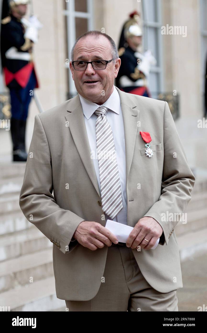 (150824) -- PARIS, Aug. 24, 2015 -- British Chris Norman leaves the Elysee Palace in Paris, France, Aug. 24, 2015. French President Francois Hollande on Monday awarded France s highest honor, the Legion d honneur, to three U.S. men, Alek Skarlatos, Spencer Stone and Anthony Sadler and Briton Chris Norman who helped neutralize a shooter at Thalys high-speed train between Amsterdam and Paris last week. ) (zjy) FRENCH-PARIS-AWARD-LEGION D HONNEUR AndyxLouis PUBLICATIONxNOTxINxCHN   150824 Paris Aug 24 2015 British Chris Norman Leaves The Elysee Palace in Paris France Aug 24 2015 French President Stock Photo