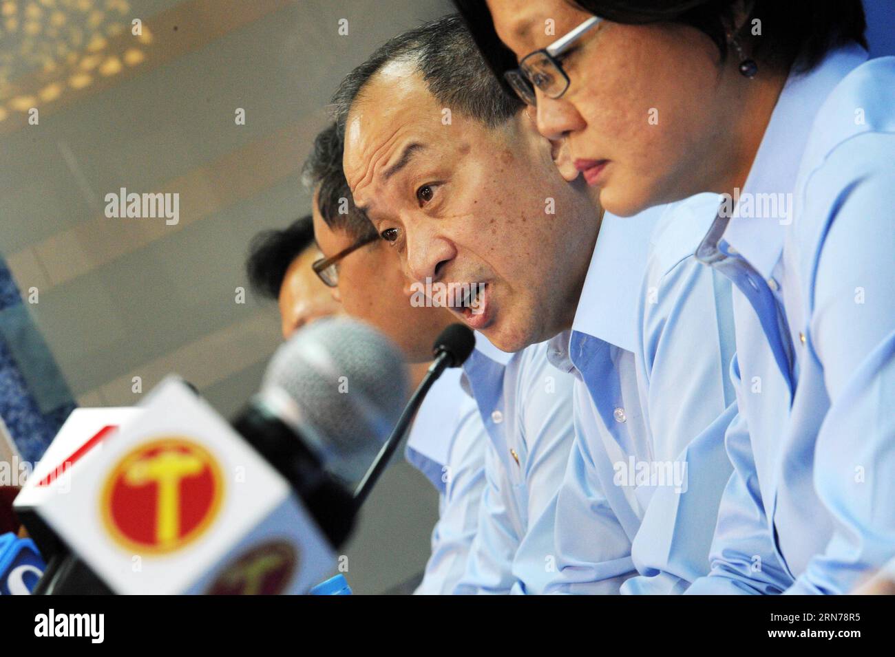 (150826) -- SINGAPORE, Aug. 26, 2015 -- Singapore s Workers Party (WP) s Secretary-General Low Thia Khiang (2nd R) and chairman Sylvia Lim (1st R) attend a press conference held in the WP s head office on Aug. 26, 2015. The WP held a press conference in Singapore on Wednesday to introduce four new candidates contesting in the upcoming general elections. ) (lrz) SINGAPORE-WORKERS PARTY-PRESS CONFERENCE-NEW CANDIDATES ThenxChihxWey PUBLICATIONxNOTxINxCHN   150826 Singapore Aug 26 2015 Singapore S Workers Party wp S Secretary General Low Thia Khiang 2nd r and Chairman Sylvia Lim 1st r attend a Pr Stock Photo
