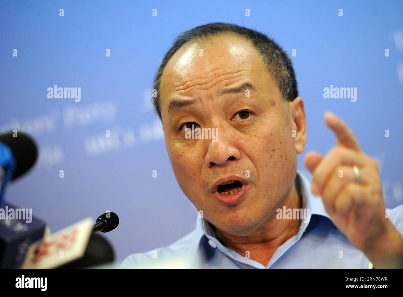 (150826) -- SINGAPORE, Aug. 26, 2015 -- Singapore s Workers Party (WP) s Secretary-General Low Thia Khiang attends a press conference held in the WP s head office on Aug. 26, 2015. The WP held a press conference in Singapore on Wednesday to introduce four new candidates contesting in the upcoming general elections. ) (lrz) SINGAPORE-WORKERS PARTY-PRESS CONFERENCE-NEW CANDIDATES ThenxChihxWey PUBLICATIONxNOTxINxCHN   150826 Singapore Aug 26 2015 Singapore S Workers Party wp S Secretary General Low Thia Khiang Attends a Press Conference Hero in The wp S Head Office ON Aug 26 2015 The wp Hero a P Stock Photo