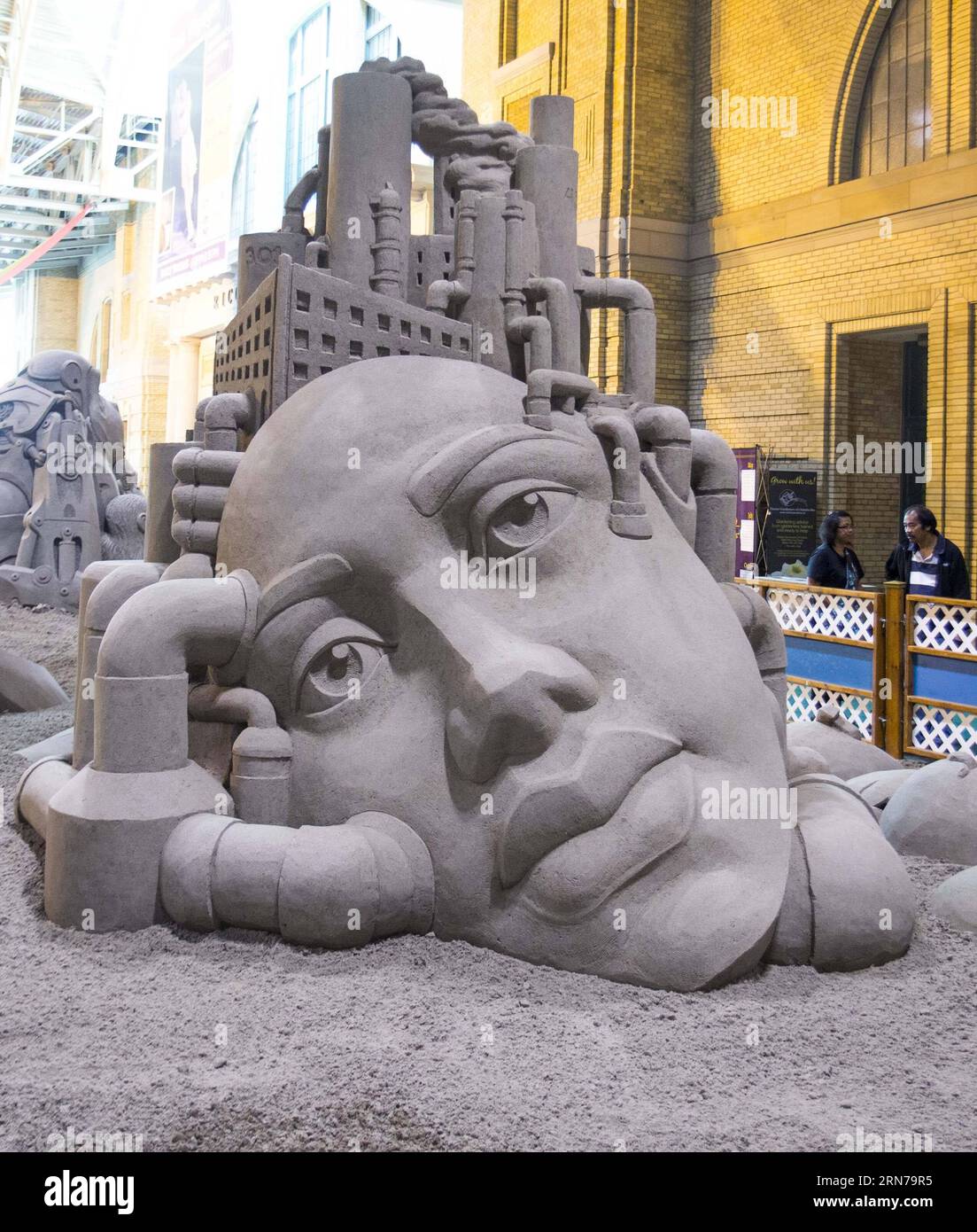 KULTUR Sandskulpturen Wettbewerb in Toronto (150829) -- TORONTO, Aug. 28, 2015 -- Visitors watch sand sculptures during the 2015 International Sand Sculpting Pairs Competition at the 137th Canadian National Exhibition in Toronto, Canada, Aug. 28, 2015. ) CANADA-TORONTO-CANADIAN NATIONAL EXHIBITION-SAND SCULPTING PAIRS COMPETITION ZouxZheng PUBLICATIONxNOTxINxCHN   Culture Sand sculptures Competition in Toronto  Toronto Aug 28 2015 Visitors Watch Sand Sculptures during The 2015 International Sand sculpting pairs Competition AT The 137th Canadian National Exhibition in Toronto Canada Aug 28 2015 Stock Photo