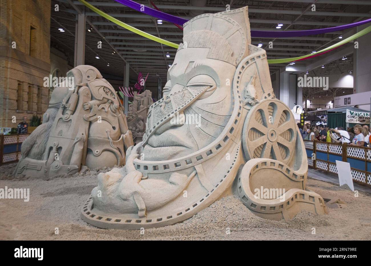 KULTUR Sandskulpturen Wettbewerb in Toronto (150829) -- TORONTO, Aug. 28, 2015 -- Sand sculptures are displayed during the 2015 International Sand Sculpting Pairs Competition at the 137th Canadian National Exhibition in Toronto, Canada, Aug. 28, 2015. ) CANADA-TORONTO-CANADIAN NATIONAL EXHIBITION-SAND SCULPTING PAIRS COMPETITION ZouxZheng PUBLICATIONxNOTxINxCHN   Culture Sand sculptures Competition in Toronto  Toronto Aug 28 2015 Sand Sculptures are displayed during The 2015 International Sand sculpting pairs Competition AT The 137th Canadian National Exhibition in Toronto Canada Aug 28 2015 C Stock Photo