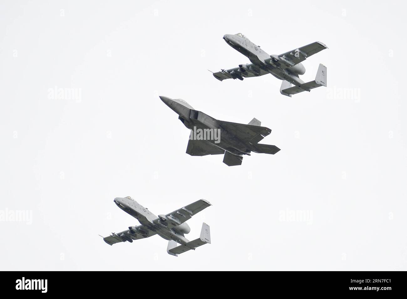 (150904) -- AMARI, Sept. 4, 2015 -- Two A-10 and one F-22 aircrafts fly over the Amari airbase in Estonia on Sept. 4, 2015. U.S. Air Forces Europe and Air Forces Africa Public Affairs made trial flights at Amari Air Base, Estonia, a reinforcement of the increased flying operations in the Baltic and Europe, as well as Estonia s ability to support rotational deployments of U.S. Air Force aircraft.) ESTONIA-AMARI-TRAIL FLIGHT SergeixStepanov PUBLICATIONxNOTxINxCHN   150904 Amari Sept 4 2015 Two a 10 and One F 22 aircraft Fly Over The Amari Airbase in Estonia ON Sept 4 2015 U S Air Forces Europe a Stock Photo