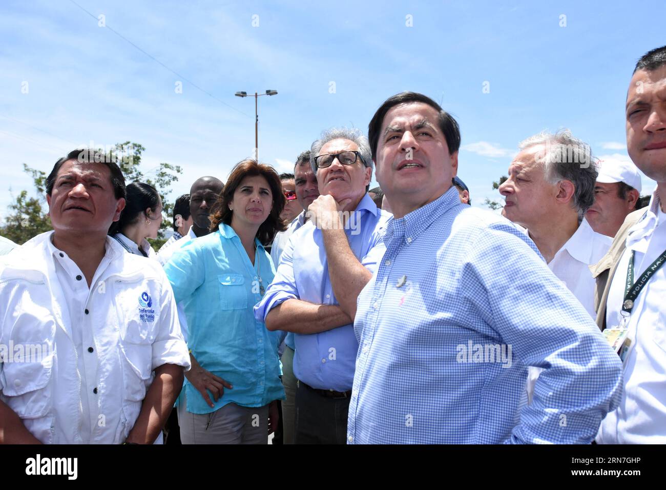 (150906) -- CUCUTA,  - Image provided by the Organization of American States (OAS) shows OAS Secretary General Luis Almagro (C), accompanied by Colombian Foreign Minister Maria Angela Holguin (2nd L), visitng a shelter in Cucuta, Colombia, on Sept. 5, 2015. Luis Almagro on Saturday visited shelters in Cucuta for Colombians allegedly deported from Venezuela. OAS) (dzl) COLOMBIA-VENEZUELA-OAS CHIEF-VISIT COLOMBIA SxCHANCELLERY PUBLICATIONxNOTxINxCHN   150906 Cucuta Image provided by The Organization of American States Oas Shows Oas Secretary General Luis Almagro C accompanied by Colombian Foreig Stock Photo