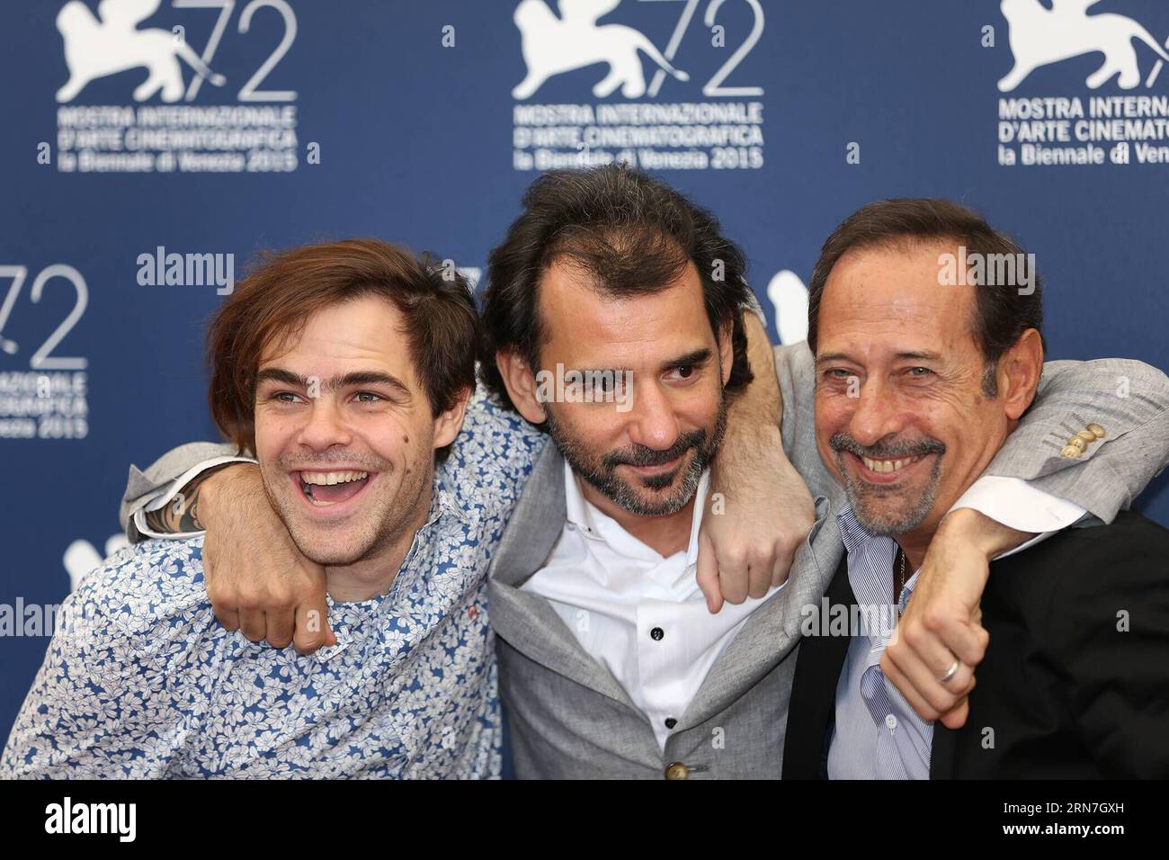 (150906) -- VENICE, Sept. 6, 2015 -- Actor Guillermo Francella (R), Peter Lanzani (L) and Director Pablo Trapero attend the El Clan (The Clan) photocall during the 72nd Venice Film Festival at Palazzo del Casino in Venice, Italy, on September 6, 2015.) ITALY-VENICE-FILM-FESTIVAL-72ND-EL CLAN-PHOTOCALL JinxYu PUBLICATIONxNOTxINxCHN   150906 Venice Sept 6 2015 Actor Guillermo Francella r Peter Lanzani l and Director Pablo Trapero attend The El Clan The Clan photo call during The 72nd Venice Film Festival AT Palazzo Del Casino in Venice Italy ON September 6 2015 Italy Venice Film Festival 72nd El Stock Photo