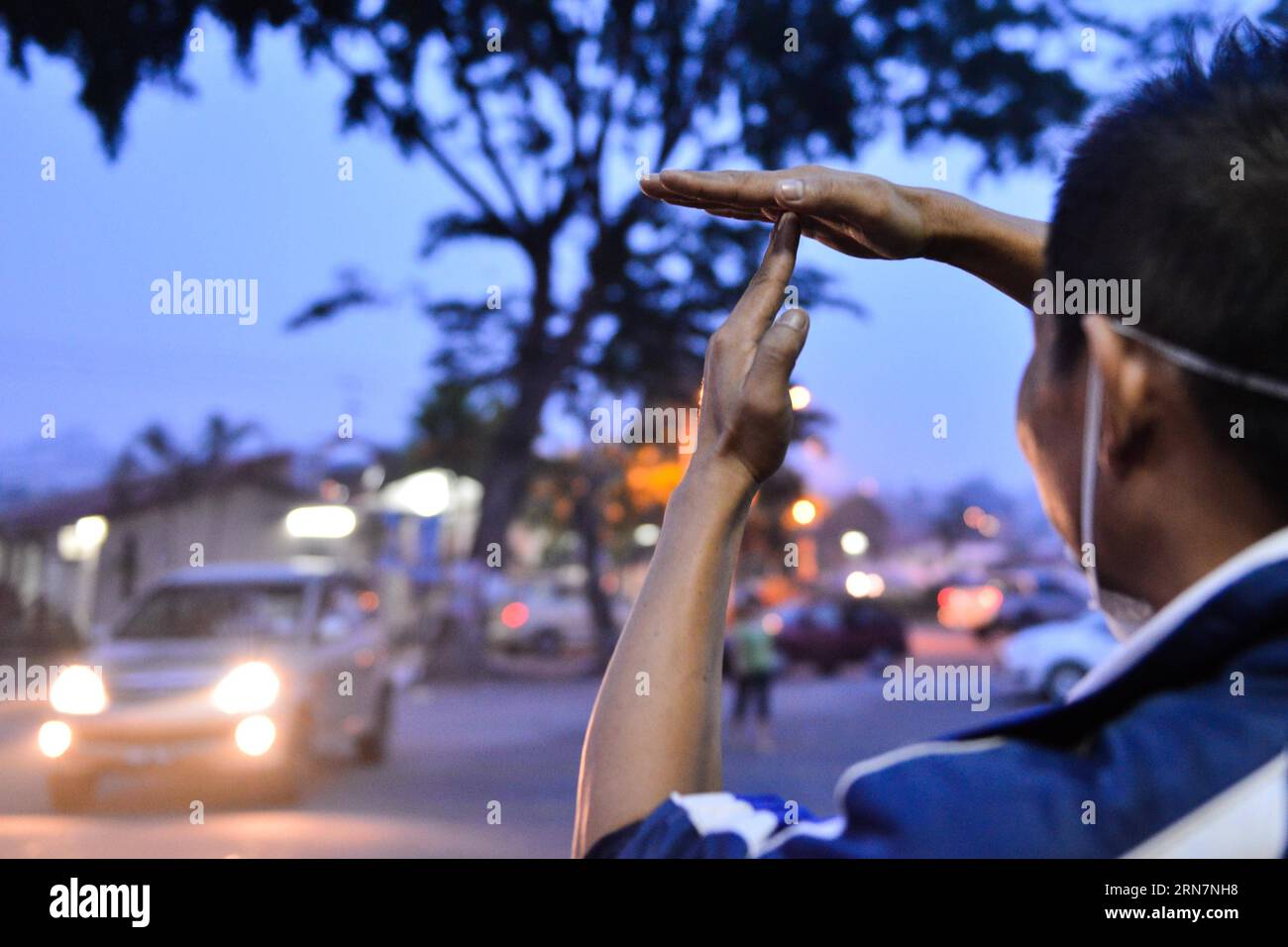 (150915) -- CHERAS, Sep. 15, 2015 -- A staff member of a school gestures to inform patriarchs driving vehicles with their children about the school s one-day closing in Cheras of Selangor, Malaysia, on Sept. 15, 2015. Schools in Malaysia s capital and several states have been told to close on Tuesday amid the worsening haze from neighboring Indonesia. ) MALAYSIA-CHERAS-HAZE-SCHOOLS-CLOSE ChongxVoonxChung PUBLICATIONxNOTxINxCHN   Cheras Sep 15 2015 a Staff member of a School gestures to Inform Patriarchs Driving VEHICLES With their Children About The School S One Day CLOSING in Cheras of Selang Stock Photo