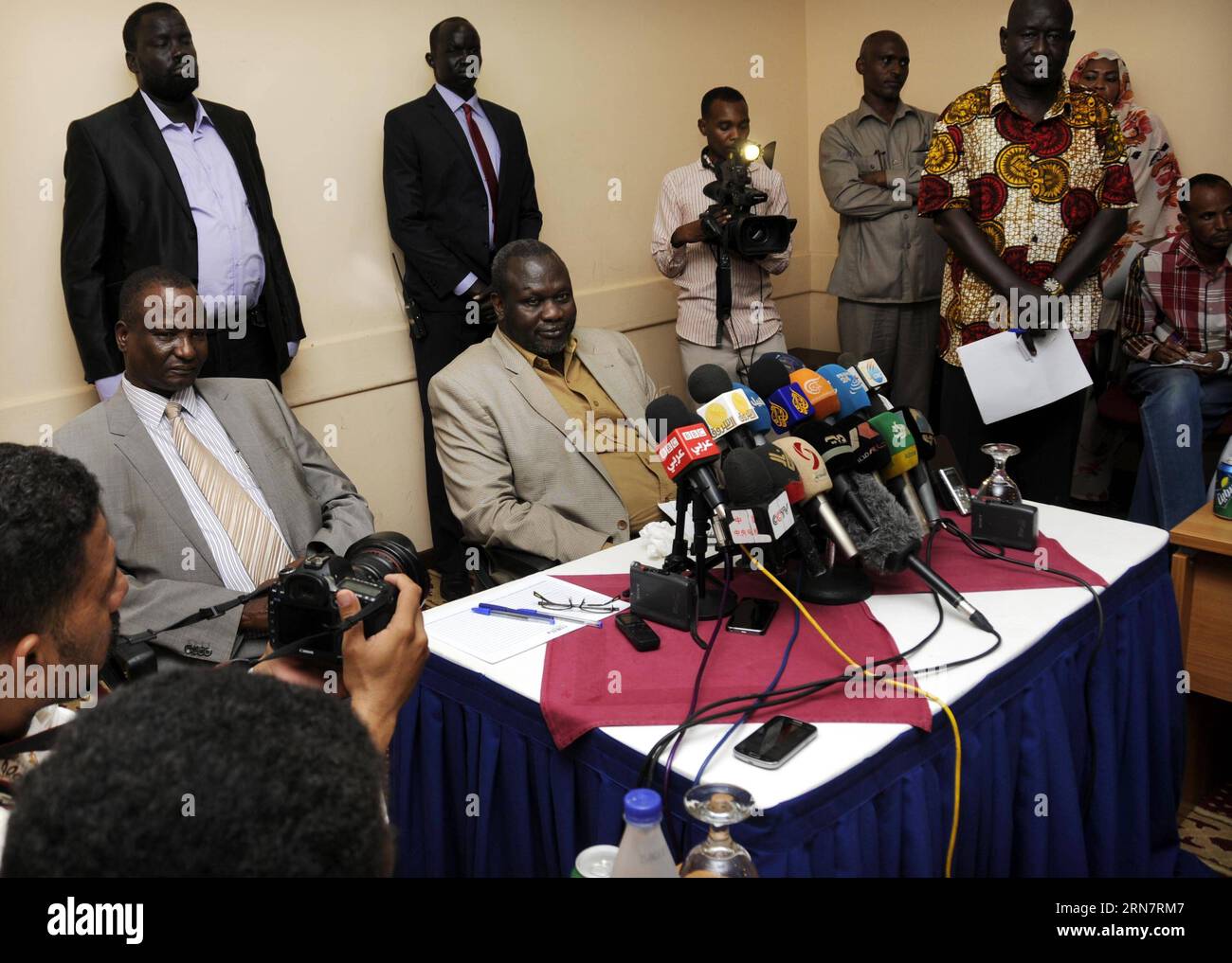(150918) -- KHARTOUM, Sept. 18, 2015 -- South Sudan rebel leader Riek Machar attends a press conference in Khartoum, Sudan, on Sept. 18, 2015. South Sudan rebel leader Riek Machar on Friday accused the government army of systematic violation of the ceasefire by attacking the rebel positions, particularly in the oil-rich Upper Nile State. ) SUDAN-KHARTOUM-REBEL-LEADER-GOVERNMENT-CEASEFIRE VIOLATION-ACCUSATION HohammedxBabiker PUBLICATIONxNOTxINxCHN   Khartoum Sept 18 2015 South Sudan Rebel Leader Riek Machar Attends a Press Conference in Khartoum Sudan ON Sept 18 2015 South Sudan Rebel Leader R Stock Photo