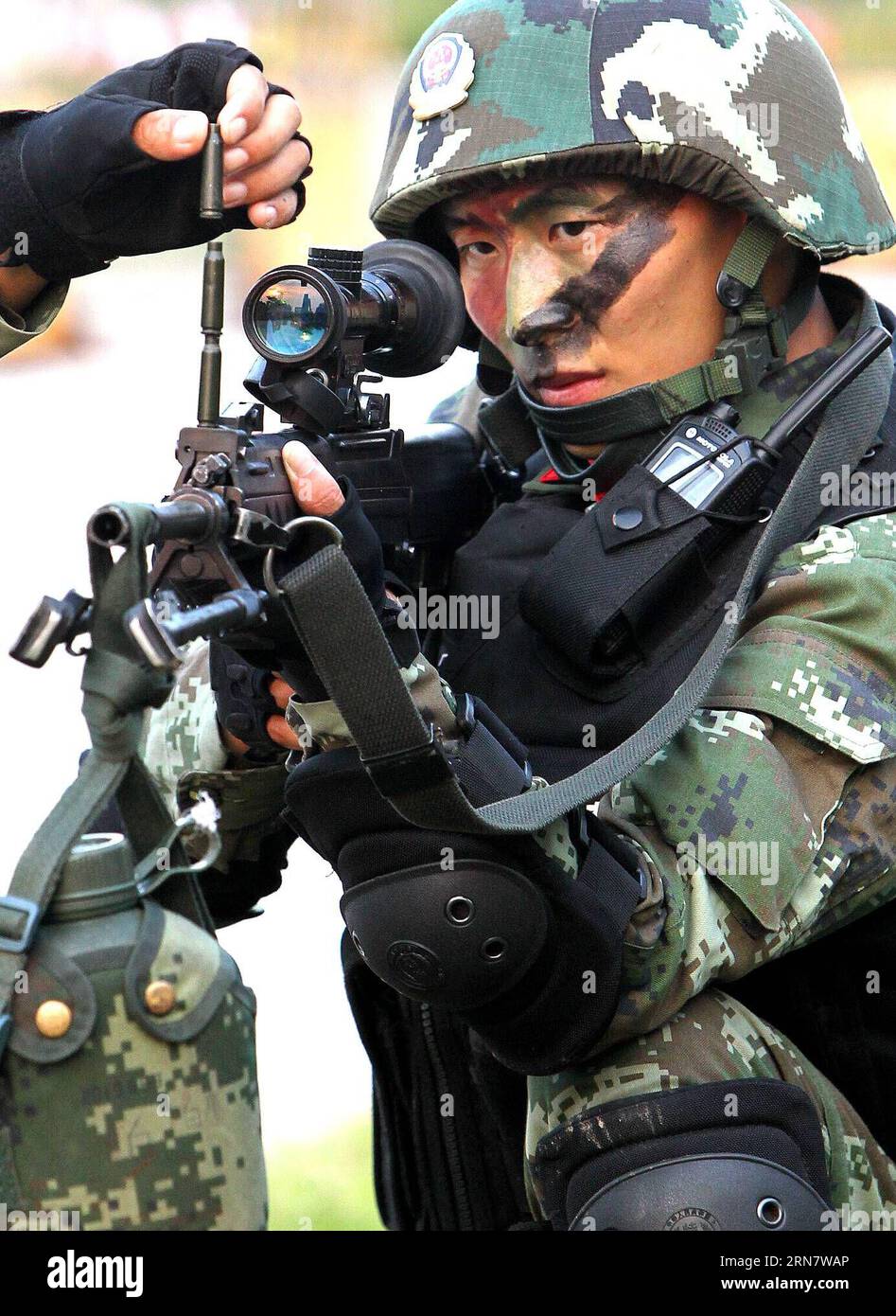 Rifle drill team hi-res stock photography and images - Alamy