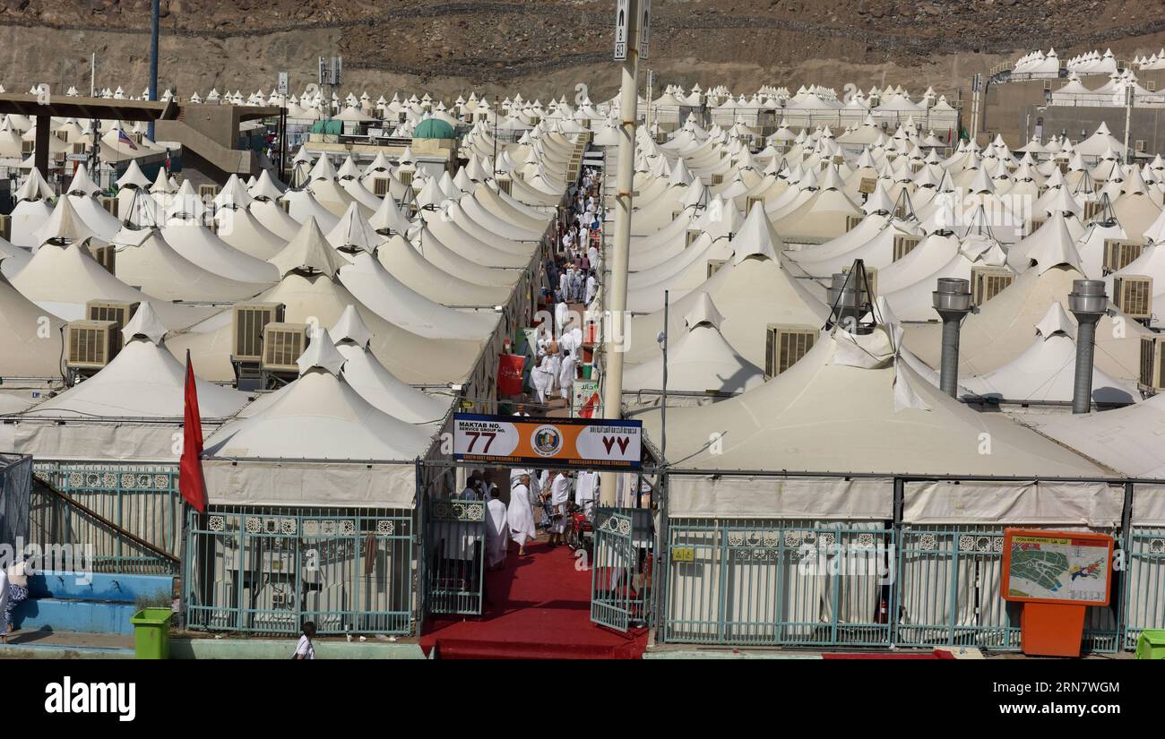 (150922) -- MECCA, Sept. 22, 2015 -- Pilgrims prepare to pray and stay overnight in tents in Mina, about seven km from Mecca, in Saudi Arabia, Sept. 22, 2015. According to the rigid Hajj schedule, pilgrims will pray and stay overnight in tents of Mina, before moving on to Arafat, a barren and plain land some 20 km east of Mecca, and then to Muzdalifah, an area between Arafat and Mina, to celebrate Eid al-Adha, or the Feast of Sacrifice. ) (djj) SAUDI ARABIA-MECCA-HAJJ MinxJunqing PUBLICATIONxNOTxINxCHN   Mecca Sept 22 2015 PilgrimS prepare to Pray and Stay Overnight in Tents in Mina About Seve Stock Photo