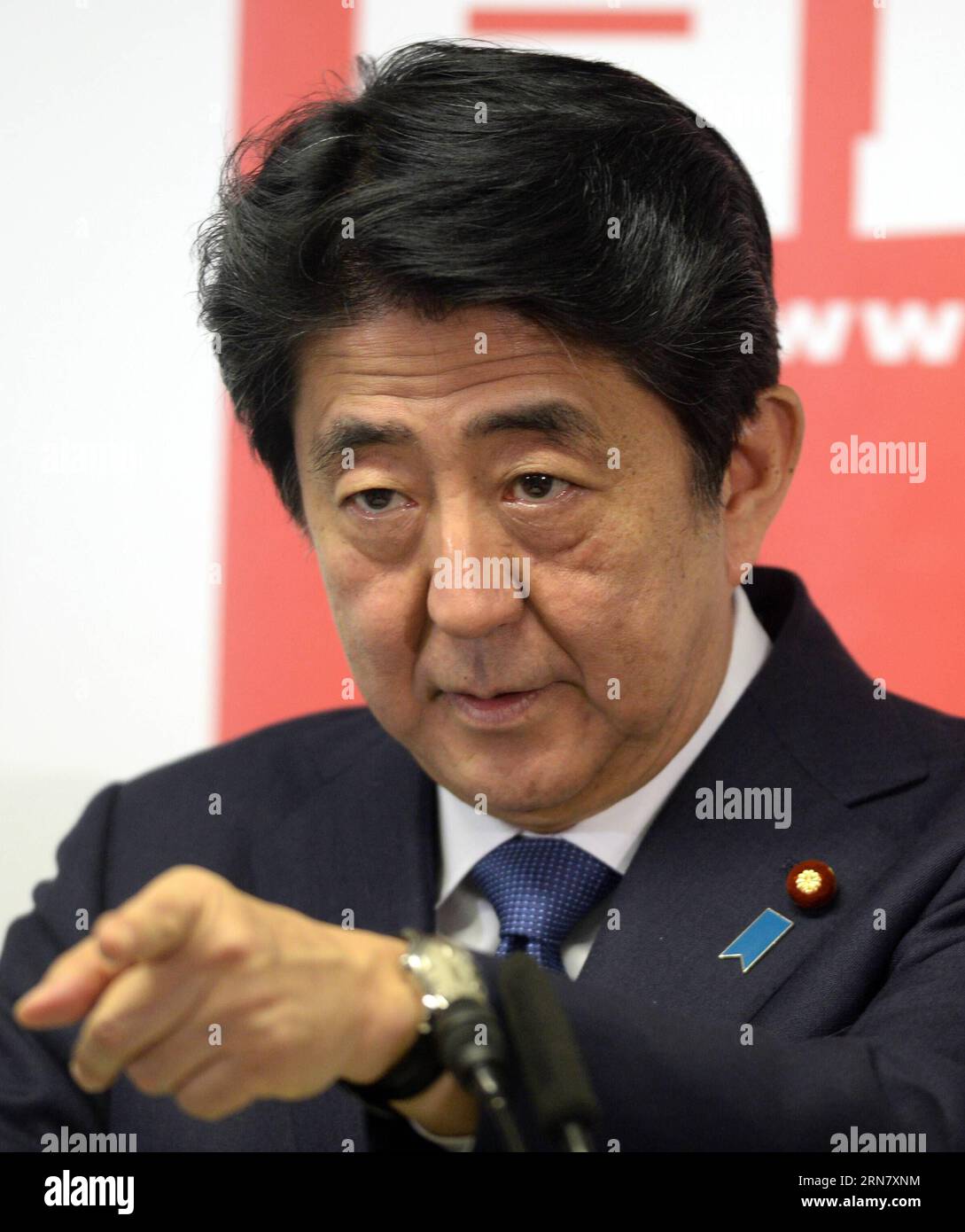 (150924) -- TOKYO, Sept. 24, 2015 -- Japanese Prime Minister and ruling Liberal Democratic Party (LDP) President Shinzo Abe gestures at the LDP lawmakers meeting in Tokyo on Sept. 24, 2015. Abe remained the party s president, announced by the LDP in the meeting on Thursday. ) JAPAN-TOKYO-POLITICS-ABE MaxPing PUBLICATIONxNOTxINxCHN   Tokyo Sept 24 2015 Japanese Prime Ministers and ruling Liberal Democratic Party LDP President Shinzo ABE gestures AT The LDP lawmakers Meeting in Tokyo ON Sept 24 2015 ABE remained The Party S President announced by The LDP in The Meeting ON Thursday Japan Tokyo PO Stock Photo