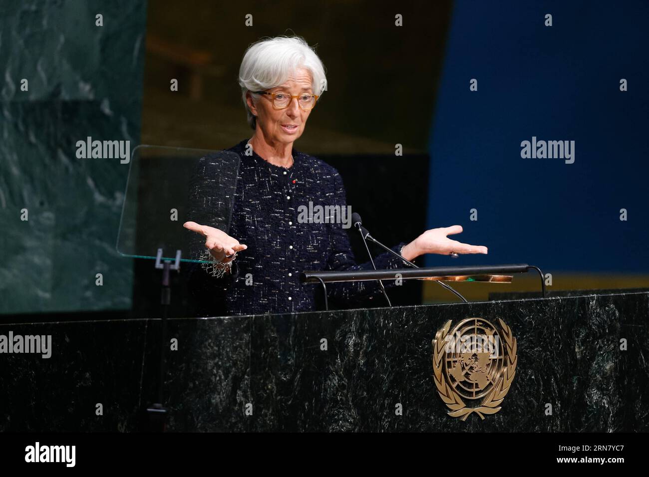 (150925) -- NEW YORK, Sept. 25, 2015 -- Managing Director of the International Monetary Fund (IMF) Christine Lagarde addresses the Sustainable Development Summit at United Nations headquarters in New York, Sept. 25, 2015. A momentous sustainable development agenda, which charts a new era of sustainable development until 2030, was adopted on Friday by 193 UN member states at the UN Sustainable Development Summit at the UN headquarters in New York. ) UN-NEW YORK-SUSTAINABLE DEVELOPMENT SUMMIT-AGENDA-ADOPTED LixMuzi PUBLICATIONxNOTxINxCHN   New York Sept 25 2015 Managing Director of The Internati Stock Photo
