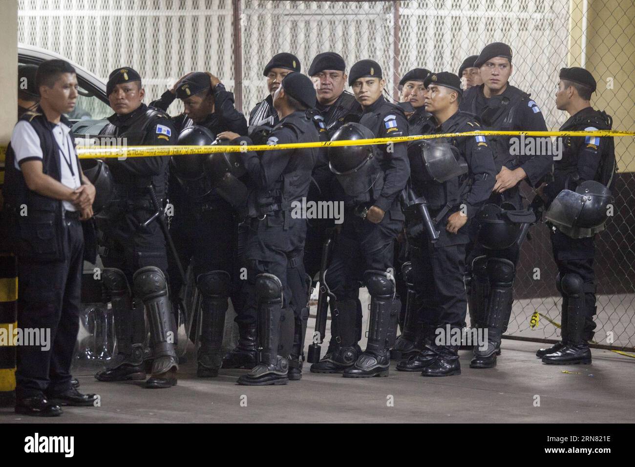 (150930) -- GUATEMALA CITY, Sept. 30, 2015 -- National Civil Police Special Forces agents stand guard in the Tower of Courts, in Guatemala City, capital of Guatemala, Sept. 30, 2015. A gang member was killed and two others wounded by rival gangsters of Barrio 18 and Mara Salvatrucha while they were held under custody in the Tower of Courts basement, located in the Civic Center of the Guatemalan capital, according to local press information.Luis Echeverria) (jg) (sp) GUATEMALA-GUATEMALA CITY-VIOLENCE e LuisxEcheverria PUBLICATIONxNOTxINxCHN   Guatemala City Sept 30 2015 National Civil Police Sp Stock Photo