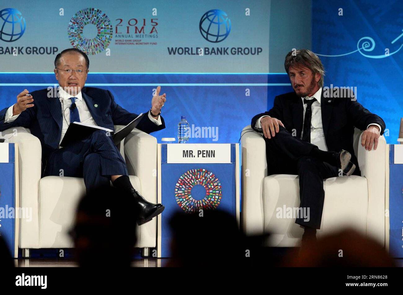 151008 -- LIMA, Oct. 8, 2015 -- Jim Yong Kim L, President of the World Bank WB, and U.S. actor and Founder of J/P Haitian Relief Organization Sean Penn take part in the seminar Young Entrepreneurs as Drivers of Sustainable Growth , at the Annual Meetings of the World Bank Group WBG and the International Monetary Fund IMF, in Lima, Peru, on Oct. 8, 2015. Carlos Guzman Negrini/ fnc sp PERU-LIMA-IMF-WB-ECONOMY-MEETINGS ANDINA PUBLICATIONxNOTxINxCHN Stock Photo