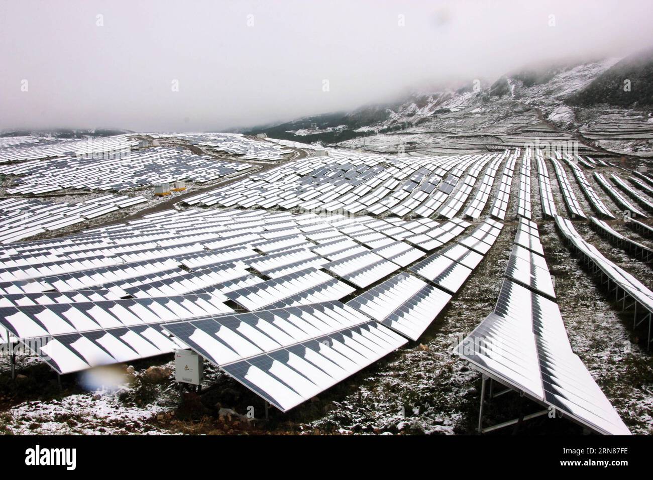 (151010) -- BIJIE, Oct. 10, 2015 -- Photo taken on Oct. 10, 2015 shows the snow-covered solar panels in Haila village, Weining county, southwest China s Guizhou Province. The county witnessed a snowfall and a sudden drop in temperature on Saturday. ) (wyo) CHINA-GUIZHOU-WEATHER-SNOWFALL (CN) WangxCheng PUBLICATIONxNOTxINxCHN   Bijie OCT 10 2015 Photo Taken ON OCT 10 2015 Shows The Snow Covered Solar Panels in Haila Village Weining County Southwest China S Guizhou Province The County witnessed a snowfall and a Sudden Drop in temperature ON Saturday wyo China Guizhou Weather snowfall CN  PUBLICA Stock Photo