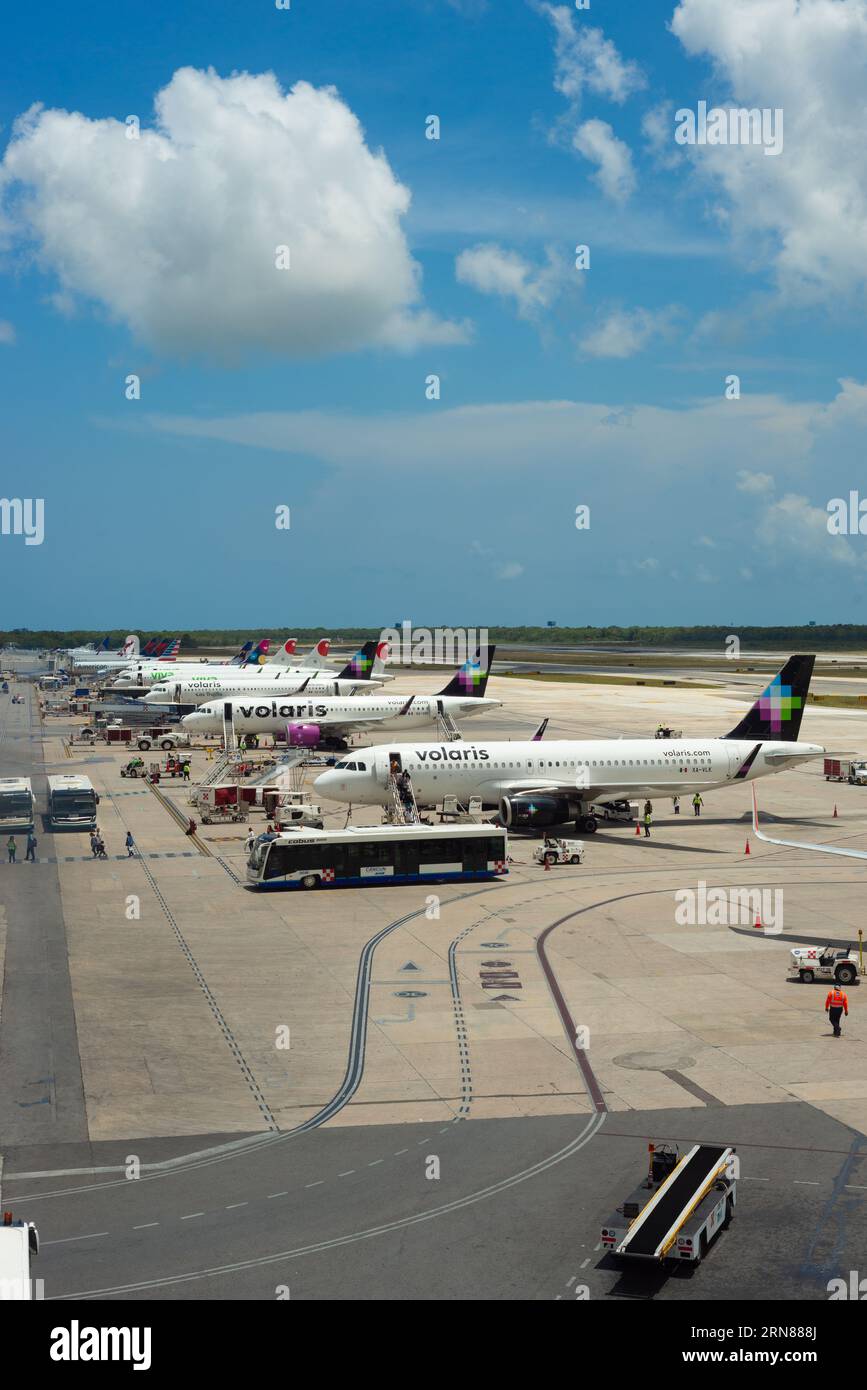 cancun, quintana roo, 20 08 23, Mexican airline planes parked on the ...