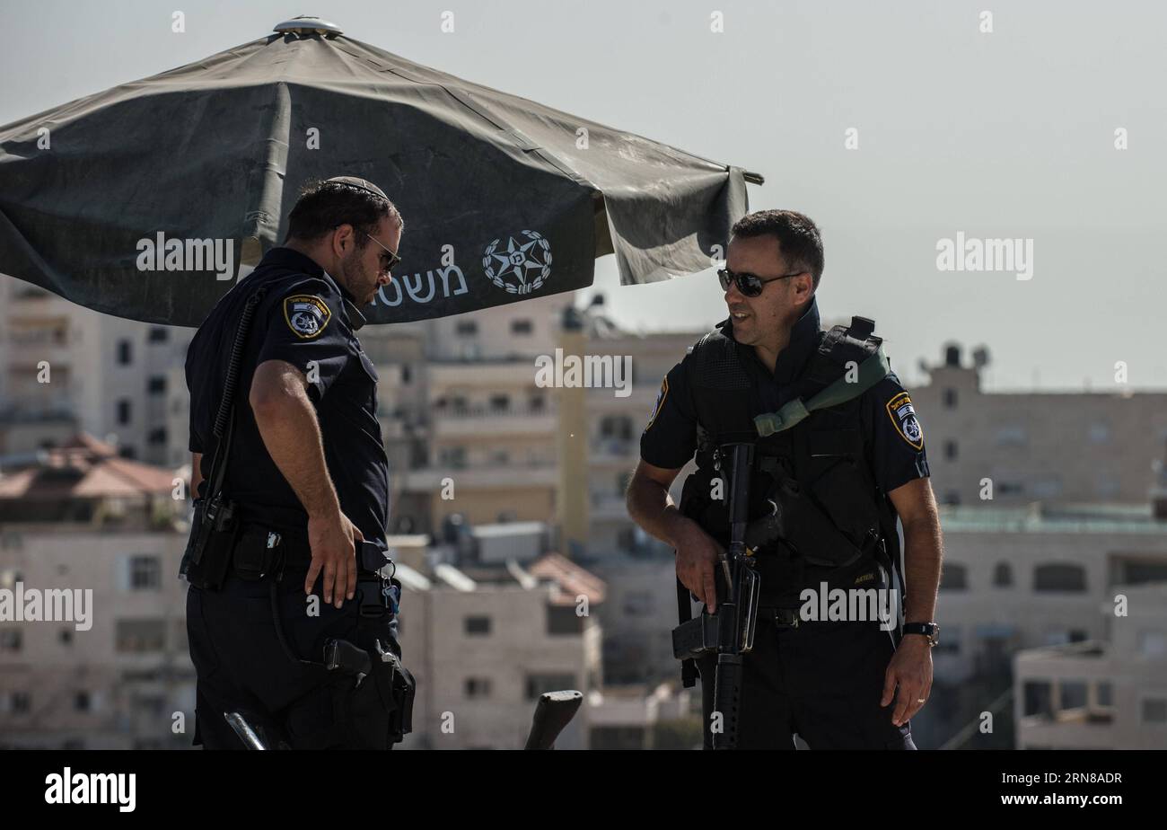 Curtail Rising (151014) -- JERUSALEM, Oct. 14, 2015 -- Israeli policemen stand guard ...