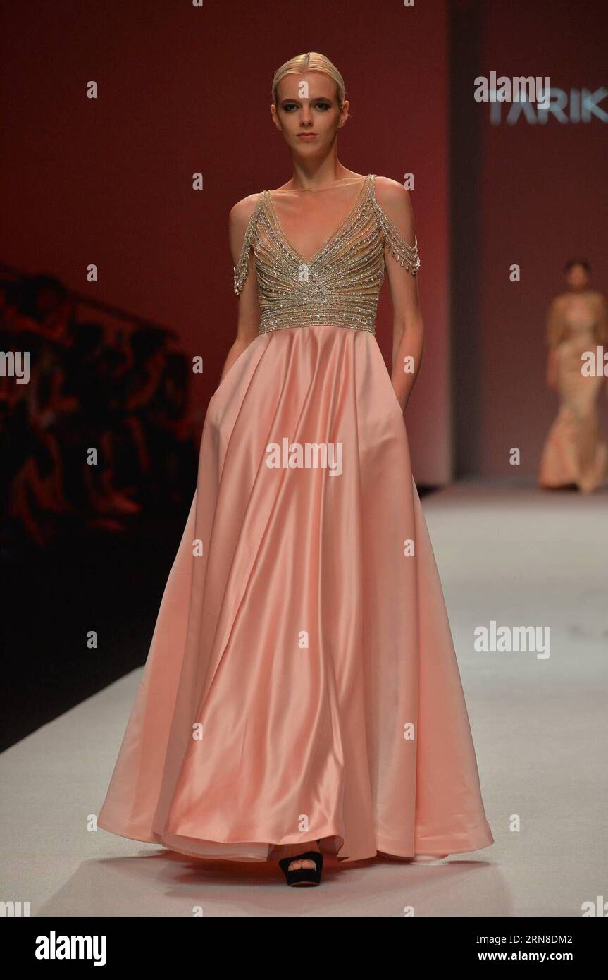 Turkish wedding dress hi-res stock photography and images - Page 3 - Alamy