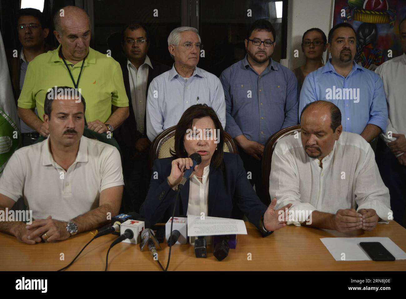 The candidate for the National Unity of Hope (UNE, for its acronym in Spanish) party Sandra Torres (front C) attends a press conference in Guatemala City, capital of Guatemala, on Oct. 25, 2015. Rudy Marlon Pineda, president of the Supreme Electoral Court (TSE, for its acronym in Spanish), expressed in a press confrerence that 87.17 percent of the reception boards of votes have been counted. According to the local press, Jimmy Morales, comedian and candidate of the right wing National Convergence Front FCN (for its acronym in Spanish) party, is the virtual winner of the runoff election in Guat Stock Photo