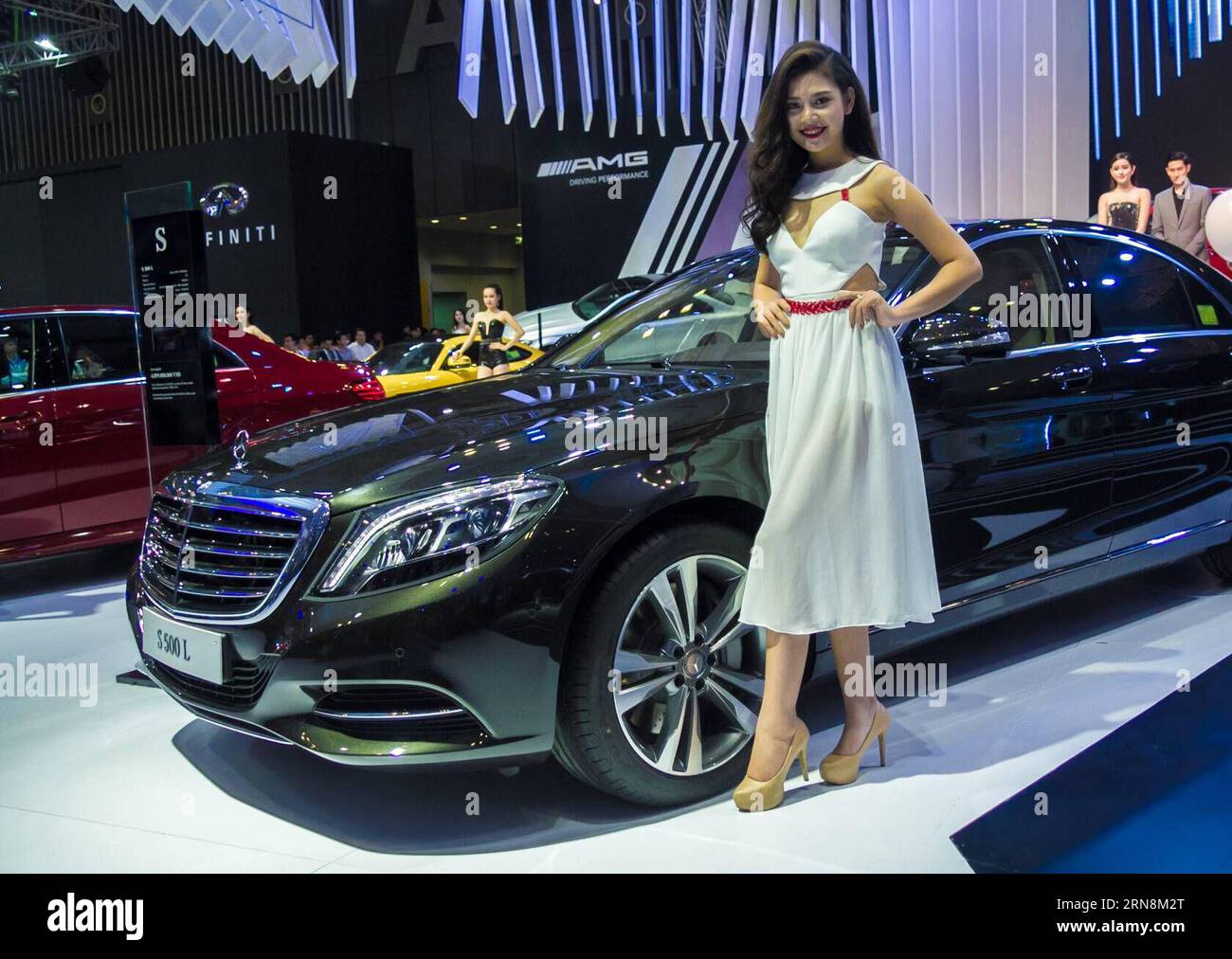 HO CHI MINH CITY, Oct. 28, 2015 -- A model presents a Mercedes-Benz S500 L during the Vietnam Motor Show 2015 at Saigon Exhibition and Convention Centre in Ho Chi Minh city, Vietnam, Oct. 28, 2015. Vietnam Motor Show 2015, the biggest annual event of the Vietnamese auto industry, opens from Oct. 28 to Nov. 1. ) VIETNAM-HO CHI MINH CITY-VIETNAM MOTOR SHOW 2015 NguyenxLexHuyen PUBLICATIONxNOTxINxCHN   Ho Chi Minh City OCT 28 2015 a Model Presents a Mercedes Benz S500 l during The Vietnam Engine Show 2015 AT Saigon Exhibition and Convention Centre in Ho Chi Minh City Vietnam OCT 28 2015 Vietnam E Stock Photo