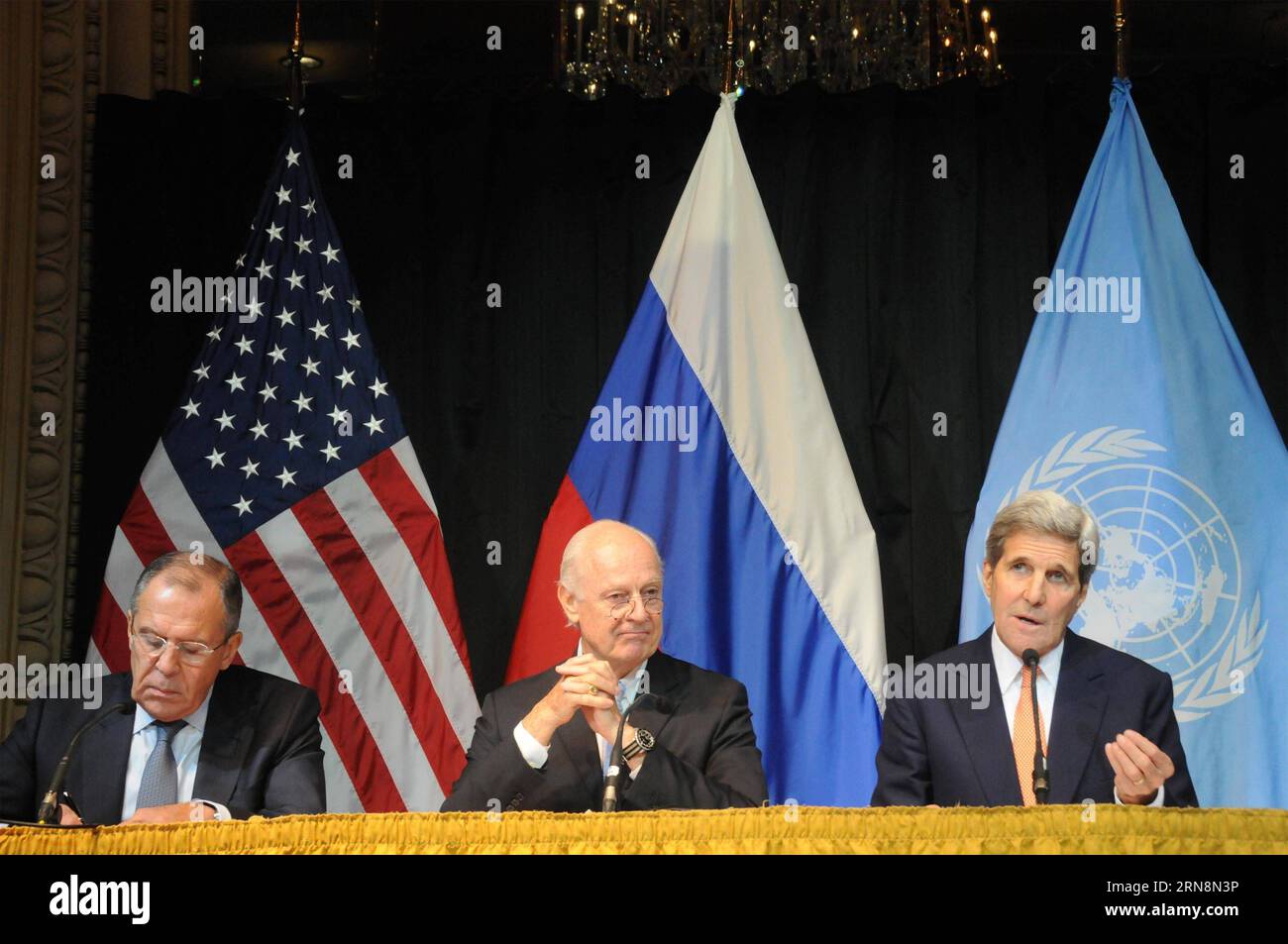 (151030) -- VIENNA, Oct. 30, 2015 -- Russian Foreign Minister Sergei Lavrov, United Nations Special Envoy for Syria Staffan de Mistura and U.S. Secretary of State John Kerry (L to R) attend a press conference after the meetings of Vienna talks in Vienna, Austria, Oct. 30, 2015. There is still no agreement reached over the future of Syrian President Bashar al-Assad yet, Russian Foreign Minister Sergei Lavrov on Friday told reporters after the meetings in Vienna. )(wr) AUSTRIA-VIENNA-VIENNA TALKS-SYRIA CRISIS LiuxXiang PUBLICATIONxNOTxINxCHN   Vienna OCT 30 2015 Russian Foreign Ministers Sergei Stock Photo