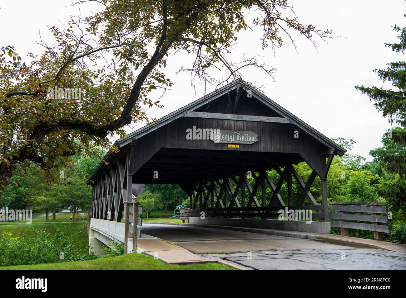 Bridge 3548A The Sleepy Hollow Covered Bridge over North Ten Mile