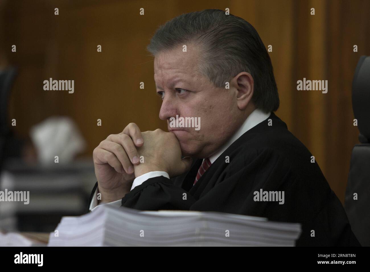 (151105) -- MEXICO CITY, Nov. 4, 2015 -- Supreme Court judge Arturo Zaldivar attends a session of the Supreme Court in Mexico City, capital of Mexico, on Nov. 4, 2015. Mexico s National Supreme Court of Justice approved a ruling of the cultivation, processing and personal consumption of marijuana with recreational and entertainment purposes on Wednesday. Alejandro Ayala) MEXICO-MEXICO CITY-MARIJUANA-SUPREME COURT e AlejandroxAyala PUBLICATIONxNOTxINxCHN Mexiko: Oberstes Gericht erlaubt Marihuana-Konsum   Mexico City Nov 4 2015 Supreme Court Judge Arturo Zaldivar Attends a Session of The Suprem Stock Photo