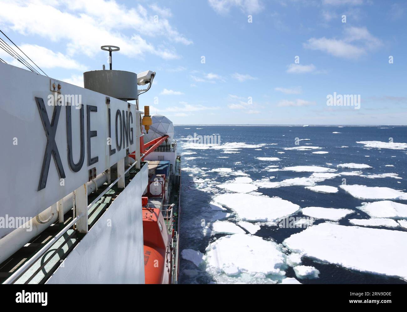 151129) -- XUELONG ICEBREAKER, Nov., 2015 -- Photo taken from Chinese  icebreaker Xuelong , meaning Snow Dragon in English, shows floating ice on  her journey to Antarctica. Xuelong crossed westerlies and reached