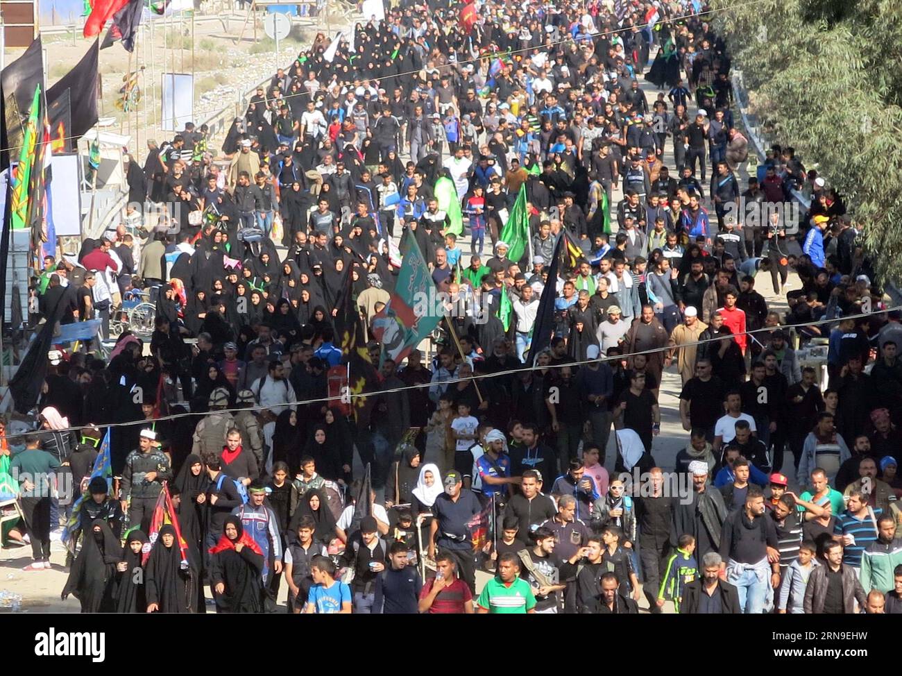 (151201) -- BAGHDAD, Dec. 1, 2015 -- Millions of Shiite Muslim pilgrims walk to the Iraqi shrine city of Karbala for the climax of annual Arbaeen mourning rituals in Baghdad, Iraq, Dec. 1, 2015.) IRAQ-BAGHDAD-IMAM HUSSEIN-COMMEMORATION KhalilxDawood PUBLICATIONxNOTxINxCHN   151201 Baghdad DEC 1 2015 Millions of Shiite Muslim PilgrimS Walk to The Iraqi Shrine City of Karbala for The Climax of Annual Arbaeen Mourning Ritual in Baghdad Iraq DEC 1 2015 Iraq Baghdad Imam Hussein Commemoration KhalilxDawood PUBLICATIONxNOTxINxCHN Stock Photo