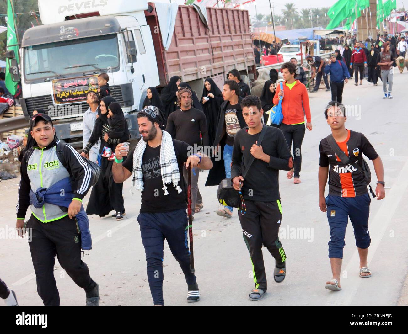 (151201) -- BAGHDAD, Dec. 1, 2015 -- Millions of Shiite Muslim pilgrims walk to the Iraqi shrine city of Karbala for the climax of annual Arbaeen mourning rituals in Baghdad, Iraq, Dec. 1, 2015.) IRAQ-BAGHDAD-IMAM HUSSEIN-COMMEMORATION KhalilxDawood PUBLICATIONxNOTxINxCHN   151201 Baghdad DEC 1 2015 Millions of Shiite Muslim PilgrimS Walk to The Iraqi Shrine City of Karbala for The Climax of Annual Arbaeen Mourning Ritual in Baghdad Iraq DEC 1 2015 Iraq Baghdad Imam Hussein Commemoration KhalilxDawood PUBLICATIONxNOTxINxCHN Stock Photo