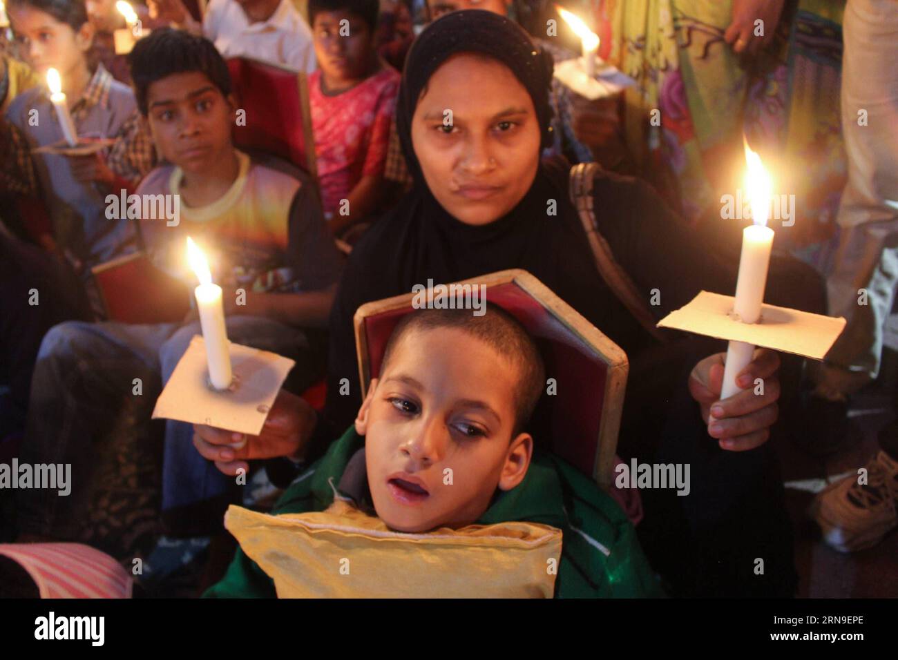 (151202) -- BHOPAL, Dec. 1, 2015 () -- People light candles during a vigil marking the 31st anniversary of the gas tragedy in Bhopal, India, Dec. 1, 2015. More than 15,000 residents were killed by the gas leakage from the Union Carbide pesticide plant on the night of Dec. 1 to 3, 1984 in Bhopal, considered the world s worst industrial disaster. (/Stringer) INDIA-BHOPAL-BHOPAL DISASTER-CONDOLENCE Xinhua PUBLICATIONxNOTxINxCHN   151202 Bhopal DEC 1 2015 Celebrities Light Candles during a Vigil marking The 31st Anniversary of The Gas Tragedy in Bhopal India DEC 1 2015 More than 15 000 Residents W Stock Photo