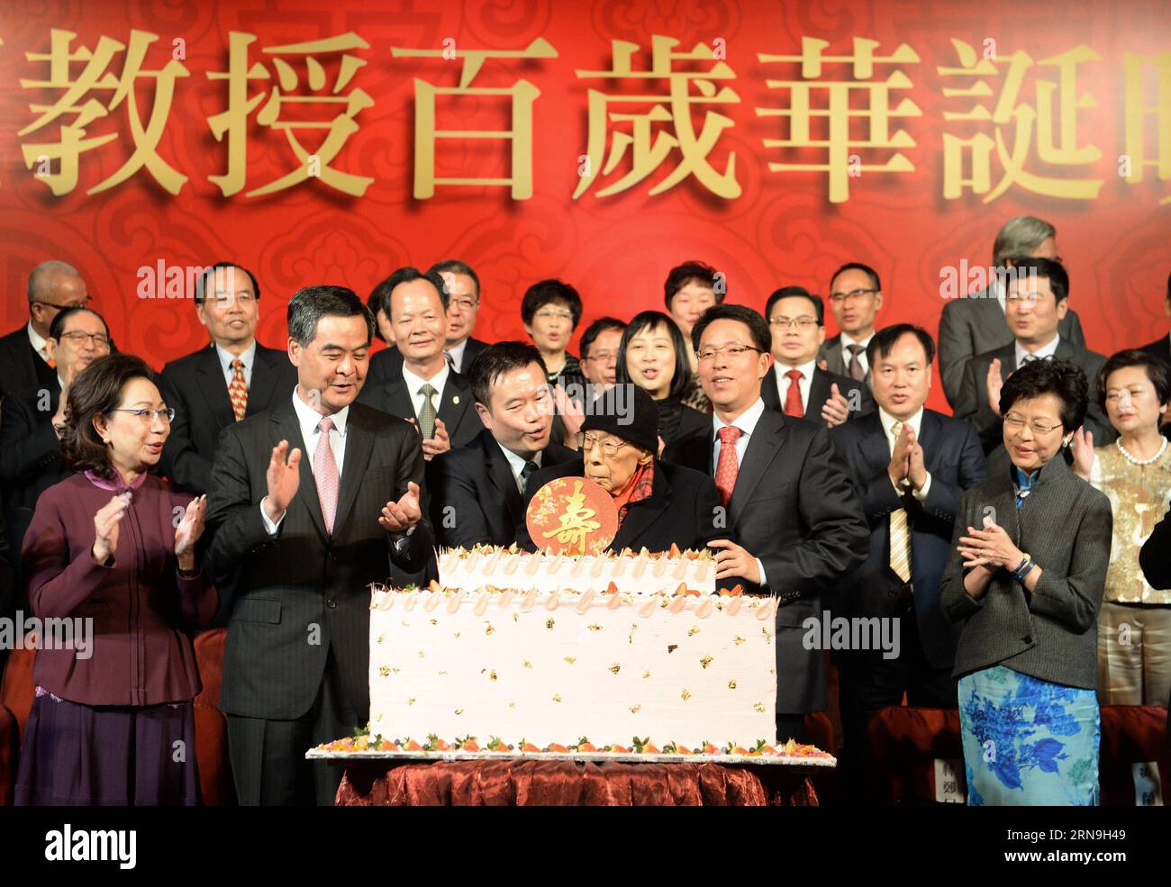 (151206) -- HONG KONG, Dec. 6, 2015 -- Hong Kong Chief Executive Leung Chun-ying (2nd L, front) and Zhang Xiaoming (2nd R, front), head of the Liaison Office of the Central People s Government in Hong Kong, celebrate the 100th birthday for Jao Tsung-I (3rd R, front), a famous Hong Kong expert on traditional Chinese culture, in Hong Kong, south China, Dec. 6, 2015. )(mcg) CHINA-HONG KONG-JAO TSUNG-I-100TH BIRTHDAY (CN) QinxQing PUBLICATIONxNOTxINxCHN   151206 Hong Kong DEC 6 2015 Hong Kong Chief Executive Leung Chun Ying 2nd l Front and Zhang Xiao Ming 2nd r Front Head of The Liaison Office of Stock Photo