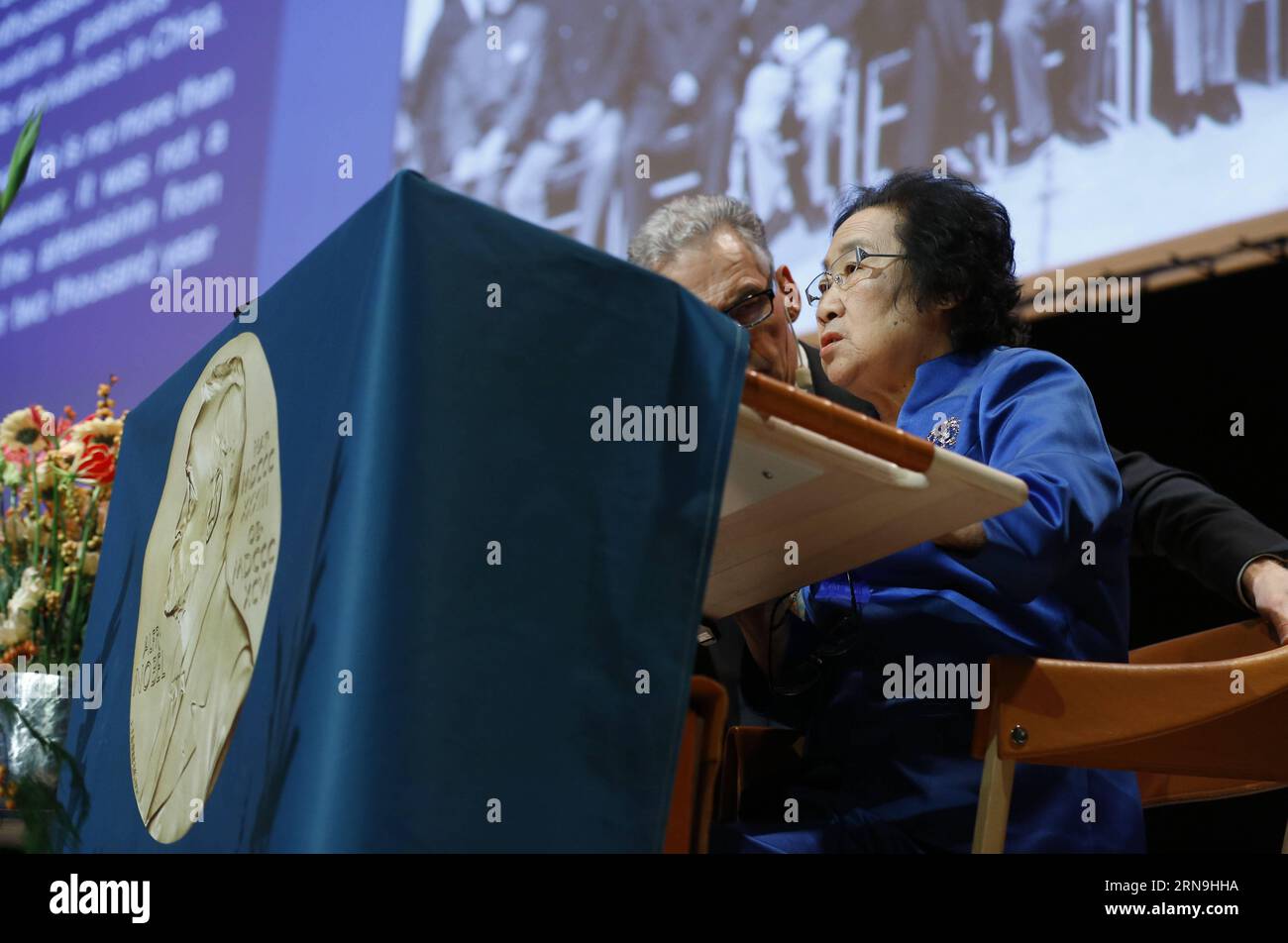 (151207) -- STOCKHOLM, Dec. 7, 2015 -- China s Tu Youyou (R) who won 2015 Nobel Prize in Physiology or Medicine gives a lecture in Karolinska Institutet, Stockholm, capital of Sweden, Dec. 7, 2015. ) SWEDEN-STOCKHOLM-NOBEL PRIZE-MEDICINE-LECTURE YexPingfan PUBLICATIONxNOTxINxCHN   151207 Stockholm DEC 7 2015 China S TU Youyou r Who Won 2015 Nobel Prize in Physiology or Medicine Gives a Lecture in Karolinska Institutet Stockholm Capital of Sweden DEC 7 2015 Sweden Stockholm Nobel Prize Medicine Lecture YexPingfan PUBLICATIONxNOTxINxCHN Stock Photo