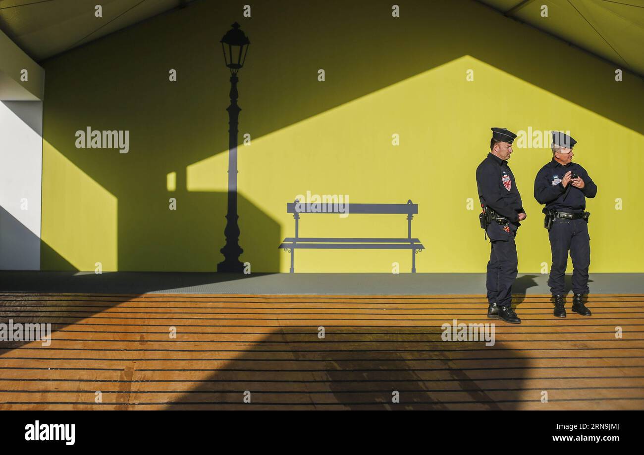 Klimakonferenz COP21 in Paris (151209) -- PARIS, Dec. 9, 2015 -- Police stand on guard at the venue of Paris Climate Change Conference at Le Bourget on the northern suburbs of Paris, France, Dec. 9, 2015. French Foreign Minister and President of Paris Climate Conference Laurent Fabius presented a new clean version of text for a global climate agreement on Wednesday as a basis for further negotiations among countries in the next 48 hours. The main outstanding issues that remain to be resolved include post-2020 climate finance, ambition of action and how to reflect the principle of common but di Stock Photo