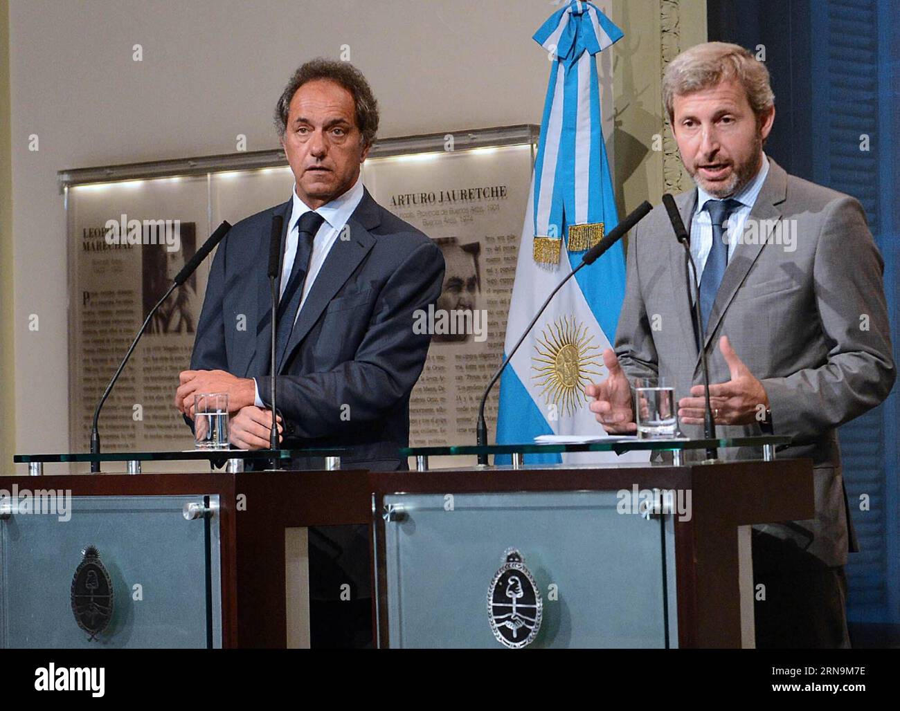 (151211) -- BUENOS AIRES, Dec. 11, 2015 -- Argentina s Interior, Public Works and Housing Minister Rogelio Frigerio (R) and former presidential candidate Daniel Scioli take part in a press conference after their meeting with Argentina s President Mauricio Macri at Casa Rosada in Buenos Aires, capital of Argentina, Dec. 11, 2015. Presidency/TELAM) (jg) (fnc) ARGENTINA-BUENOS AIRES-POLITICS-MACRI e TELAM PUBLICATIONxNOTxINxCHN   151211 Buenos Aires DEC 11 2015 Argentina S Interior Public Works and Housing Ministers Rogelio Frigerio r and Former Presidential Candidate Daniel Scioli Take Part in a Stock Photo