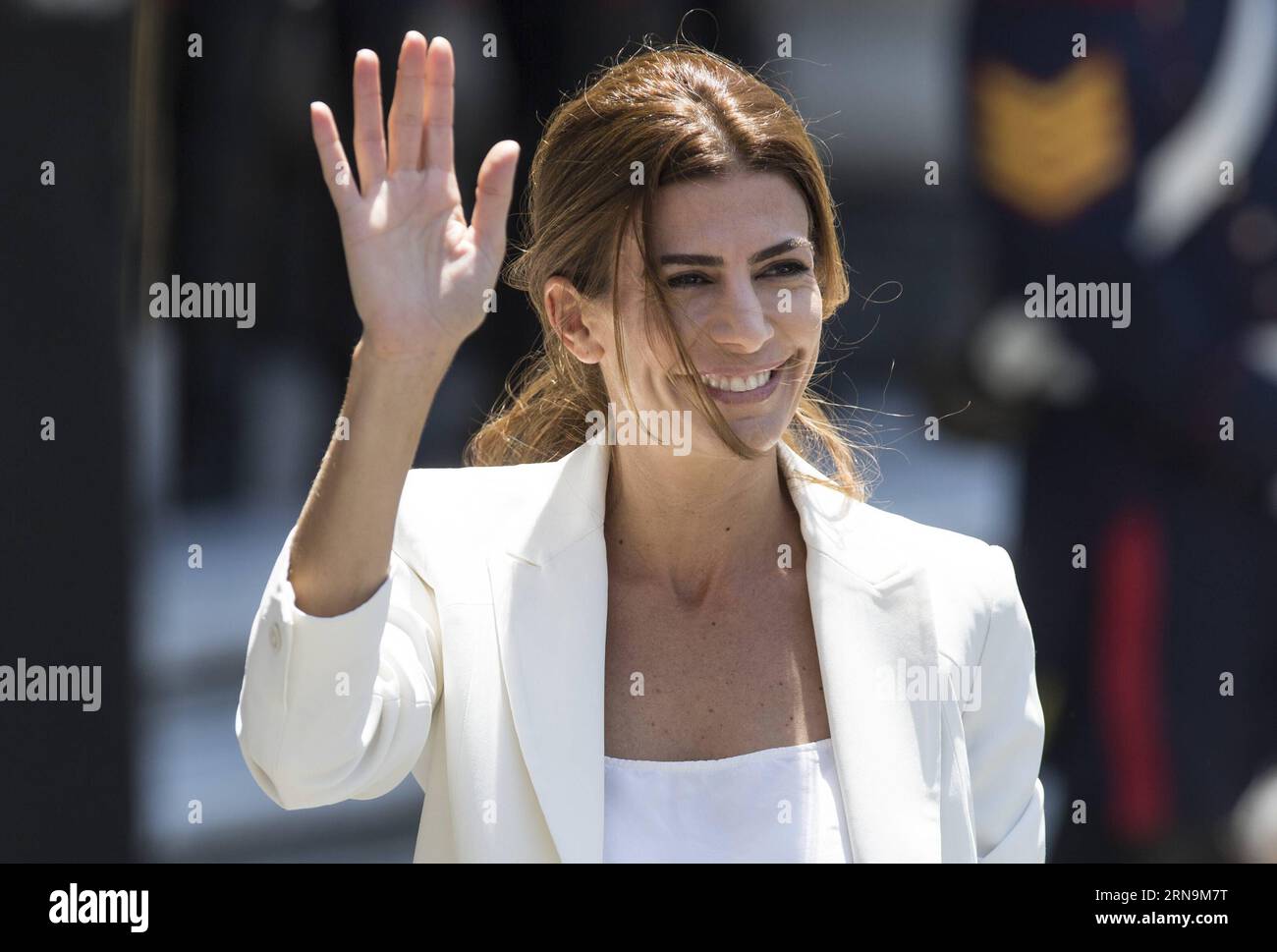 (151211) -- BUENOS AIRES, Dec. 11, 2015 -- Argentina s First Lady Juliana Awada waves before participate in the Tedeum at the Metropolitan Cathedral in Buenos Aires, capital of Argentina, Dec. 11, 2015. According to local press, Argetina s President Mauricio Macri Friday attended the traditional religious service at the Metropolital Cathedral, the day after his pesidential inauguration. Martin Zabala) (jg) (fnc) ARGENTINA-BUENOS AIRES-POLITICS-PRESIDENT e MARTINxZABALA PUBLICATIONxNOTxINxCHN   151211 Buenos Aires DEC 11 2015 Argentina S First Lady Juliana Awada Waves Before participate in The Stock Photo
