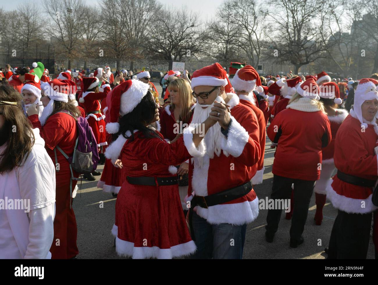 (151212) -- NEW YORK, Dec. 12, 2015 -- People dressed as Santa Claus take part in SantaCon 2015 in New York, the United States, on Dec. 12, 2015. SantaCon 2015 kicked off Saturday here in New York. SantaCon, a celebration that calls for attendees to dress as Santas and follow a pre-planned route of bar-hopping, is celebrated in cities across the U.S. and the world.) U.S.-NEW YORK-SANTACON 2015-CELEBRATION WangxLei PUBLICATIONxNOTxINxCHN   151212 New York DEC 12 2015 Celebrities Dressed As Santa Claus Take Part in Santacon 2015 in New York The United States ON DEC 12 2015 Santacon 2015 kicked o Stock Photo