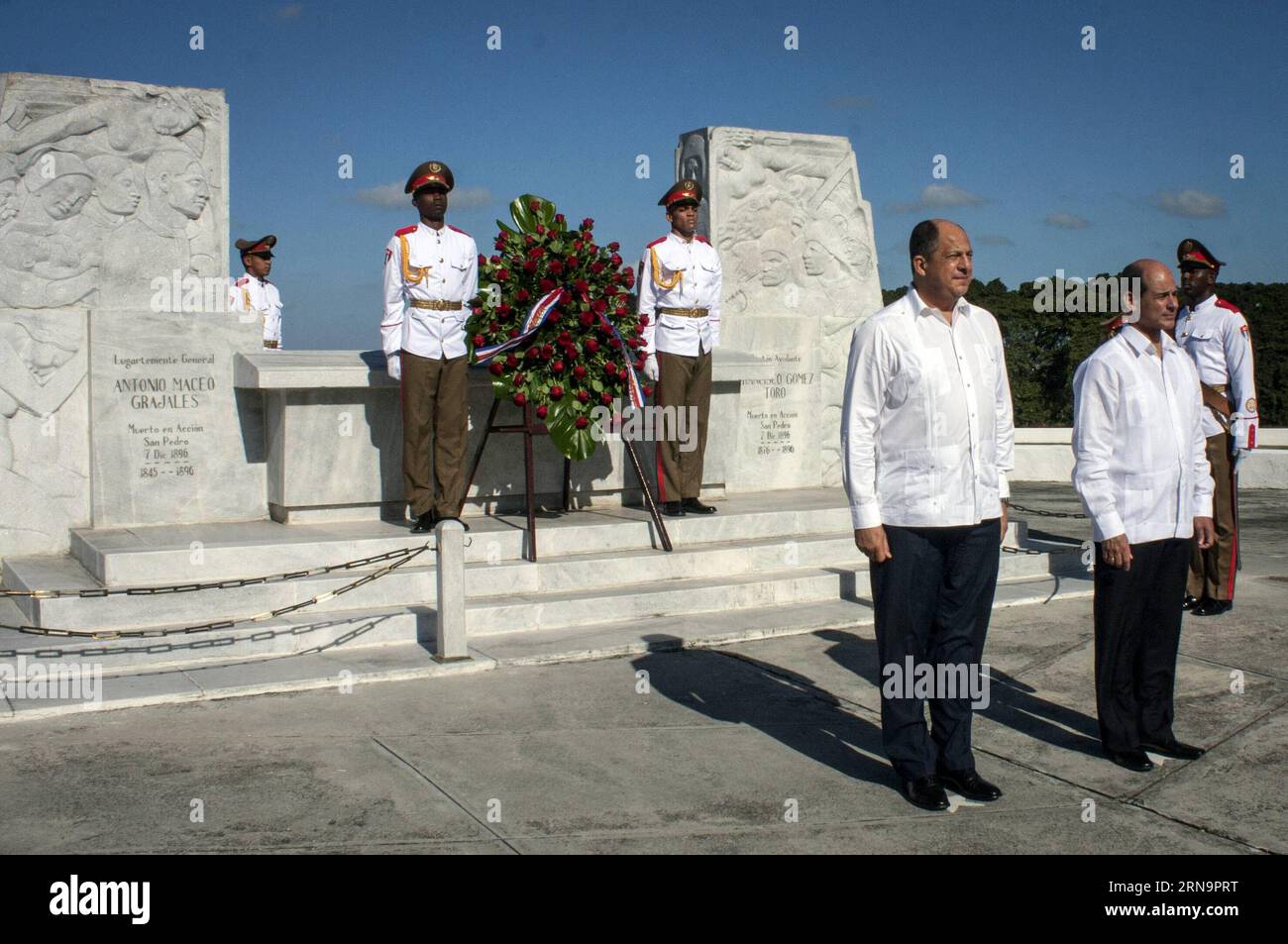 (151215) -- HAVANA, Dec. 15, 2015 -- Visiting Costa Rican President Luis Guillermo Solis (L, front) and Cuba s Vice Foreign Minister Rogelio Sierra (R, front) attend a wreath ceremony held at Mausoleo de Antonio Maceo in El Cacahual Monument, in Havana, Cuba, Dec. 15, 2015. ) (jg) (ah) CUBA-HAVANA-COSTA RICA-POLITICS-VISIT STR PUBLICATIONxNOTxINxCHN   151215 Havana DEC 15 2015 Visiting Costa Rican President Luis Guillermo Solis l Front and Cuba S Vice Foreign Ministers Rogelio Sierra r Front attend a Wreath Ceremony Hero AT Mausoleo de Antonio Maceo in El  Monument in Havana Cuba DEC 15 2015 J Stock Photo