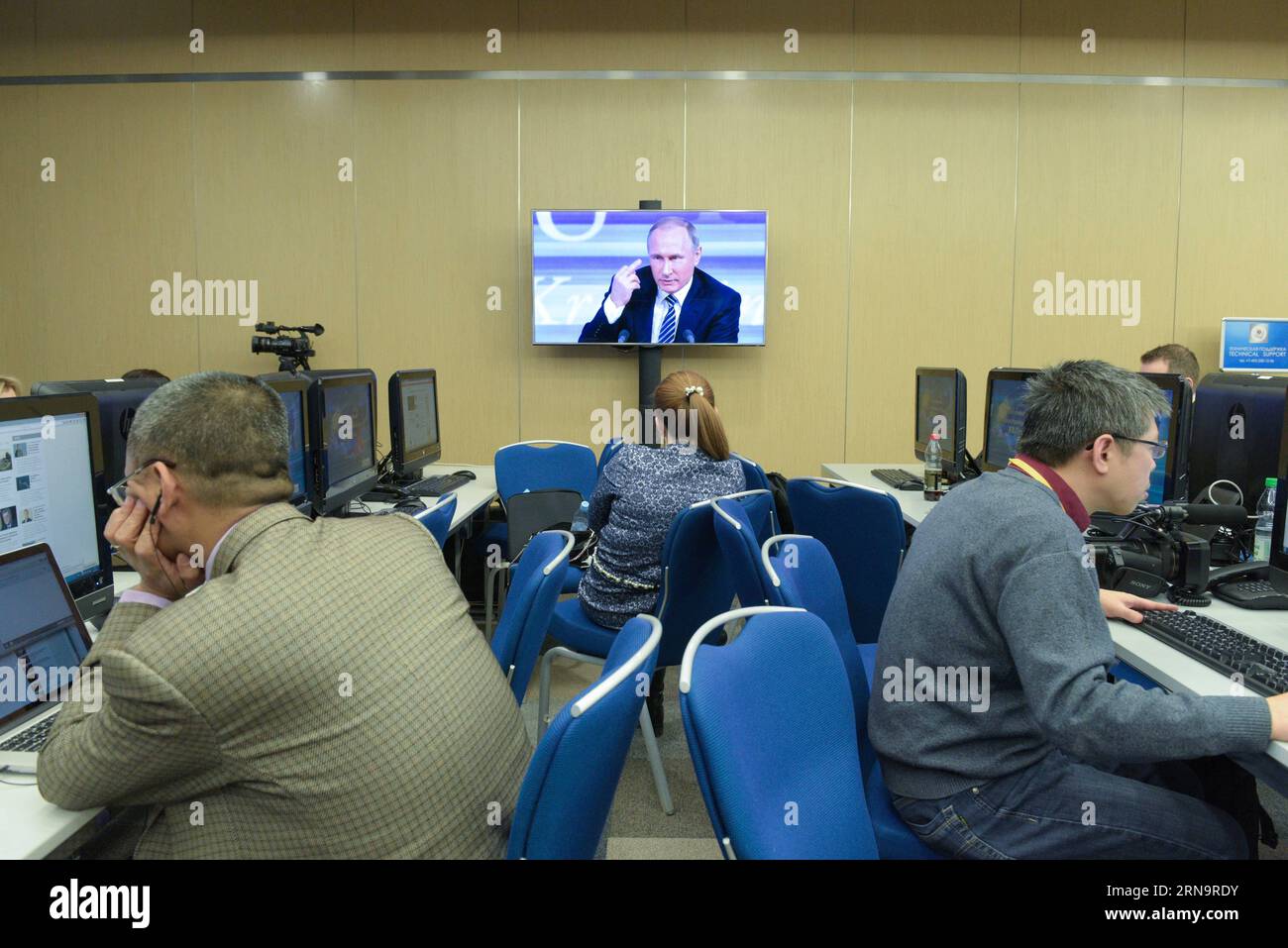 (151217) -- MOSCOW, Dec. 17, 2015 -- Journalists work at media center as Russian President Vladimir Putin speaks during his annual year-end press conference in Moscow, capital of Russia, on Dec. 17, 2015. Russian President Vladimir Putin said Thursday at annual year-end press conference that the economic crisis peak in the country has passed, with signs of stability already shown in second quarter of this year. ) RUSSIA-MOSCOW-PUTIN-YEAR-END PRESS CONFERENCE-ECONOMIC CRISIS PEAK DaixTianfang PUBLICATIONxNOTxINxCHN   151217 Moscow DEC 17 2015 Journalists Work AT Media Center As Russian Presiden Stock Photo