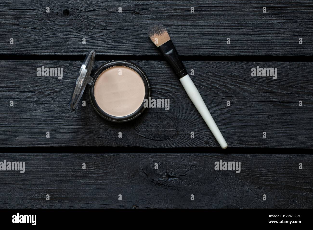 Woman beige foundation hi-res stock photography and images - Alamy