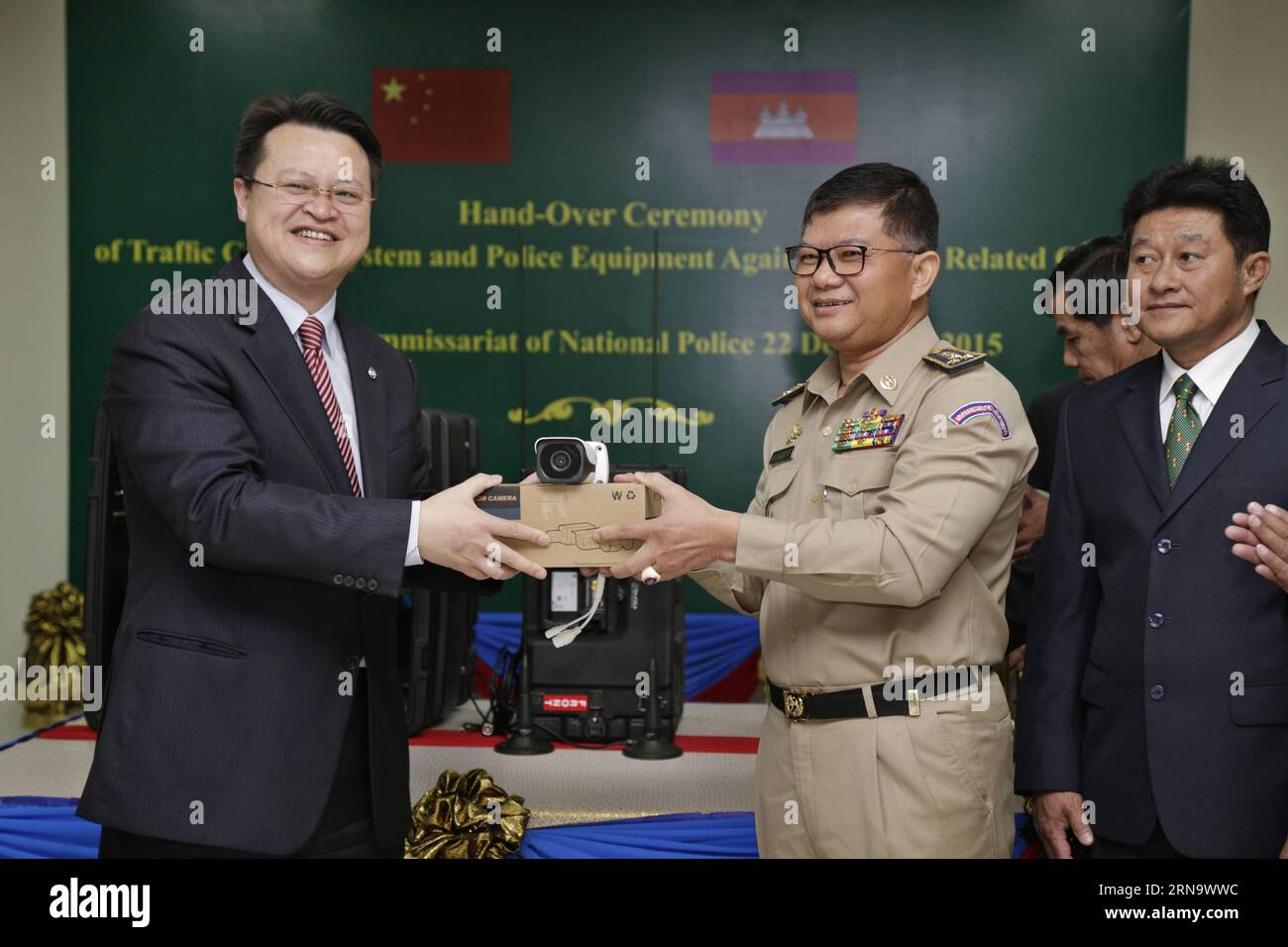 (151222) -- PHNOM PENH, Dec. 22, 2015 -- Hu Binchen (1st L), deputy director of the International Cooperation Department at the Chinese Ministry of Public Security, symbolically hands over a traffic camera to Chhay Sinarith (2nd L), deputy chief of the Cambodian National Police, in Phnom Penh, Cambodia, Dec. 22, 2015. China donated a traffic control system and police equipment against internet-related crimes to the Cambodian National Police on Tuesday. ) CAMBODIA-PHNOM PENH-CHINA-POLICE EQUIPMENTS-DONATION Sovannara PUBLICATIONxNOTxINxCHN   151222 Phnom Penh DEC 22 2015 HU  1st l Deputy Direct Stock Photo