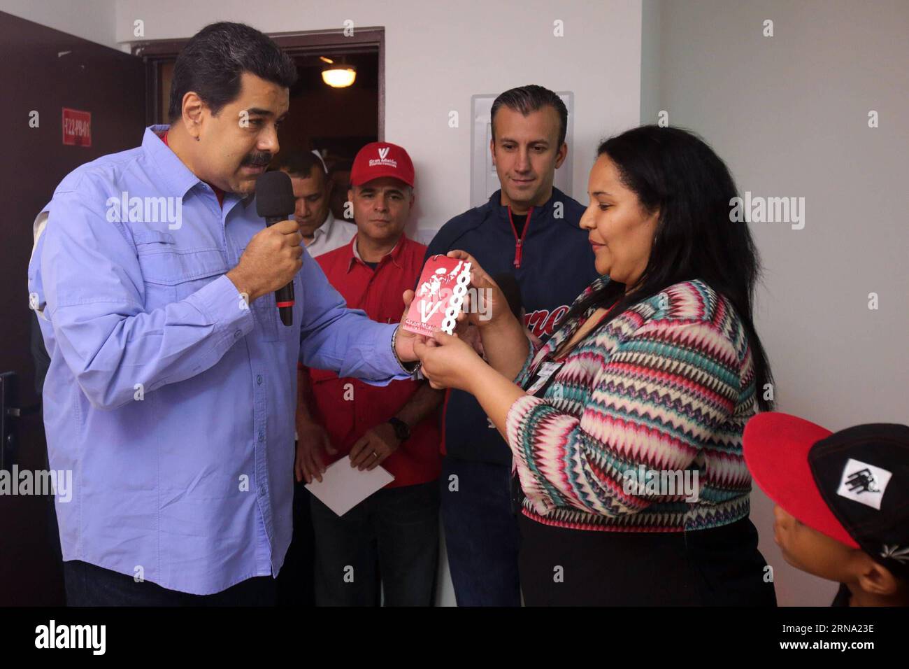 (151231) -- ARAGUA, Dec. 31, 2015 -- Venezuelan President Nicolas Maduro(L) attends the house delivering ceremony in the Antonio Ricaurte district, Aragua state, Venezuela, on Dec. 30, 2015. Maduro delivered Wednesday one millon houses as part of his commitment with Venezuelan people through the social program Venezuela s Housing Great Mission . Venezuela s Presidency/AVN) VENEZUELA-ARAGUA-POLITICS-MADURO e AVN PUBLICATIONxNOTxINxCHN   151231 Aragua DEC 31 2015 Venezuelan President Nicolas Maduro l Attends The House Delivering Ceremony in The Antonio  District Aragua State Venezuela ON DEC 30 Stock Photo
