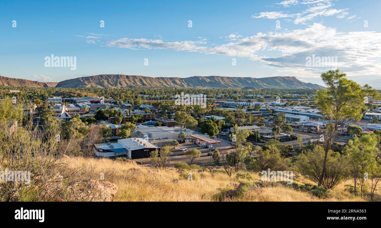 Panoramic view from ANZAC Hill over Alice Springs (Mparntwe)to Heavitree Gap, (Ntaripe) and the MacDonnell Ranges in the Northern Territory, Australia Stock Photo