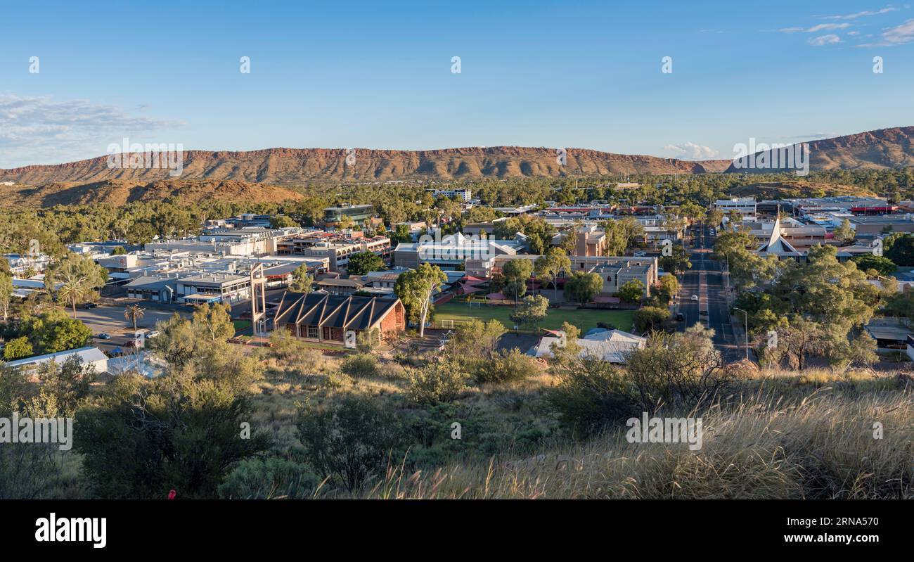 Panoramic view from ANZAC Hill over Alice Springs (Mparntwe)to Heavitree Gap, (Ntaripe) and the MacDonnell Ranges in the Northern Territory, Australia Stock Photo