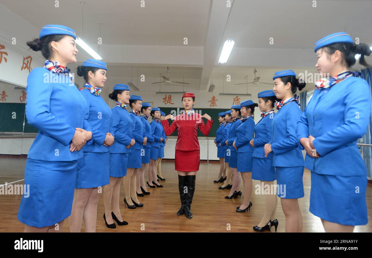 Flugbegleiter-Schule in China CHONGQING, Jan. 13, 2016 -- Students exercise in body training at Bishan Vocational Education Center in Chongqing, southwest China, Jan. 13, 2016. These students were trained to be stewardesses of the high-speed train. ) (ry) CHINA-CHONGQING-STEWARDESS TRAINING (CN) XiexJie PUBLICATIONxNOTxINxCHN   Flight attendants School in China Chongqing Jan 13 2016 Students EXERCISE in Body Training AT Bishan Vocational Education Center in Chongqing Southwest China Jan 13 2016 Thesis Students Were trained to Be stewardess of The High Speed Train Ry China Chongqing Stewardess Stock Photo